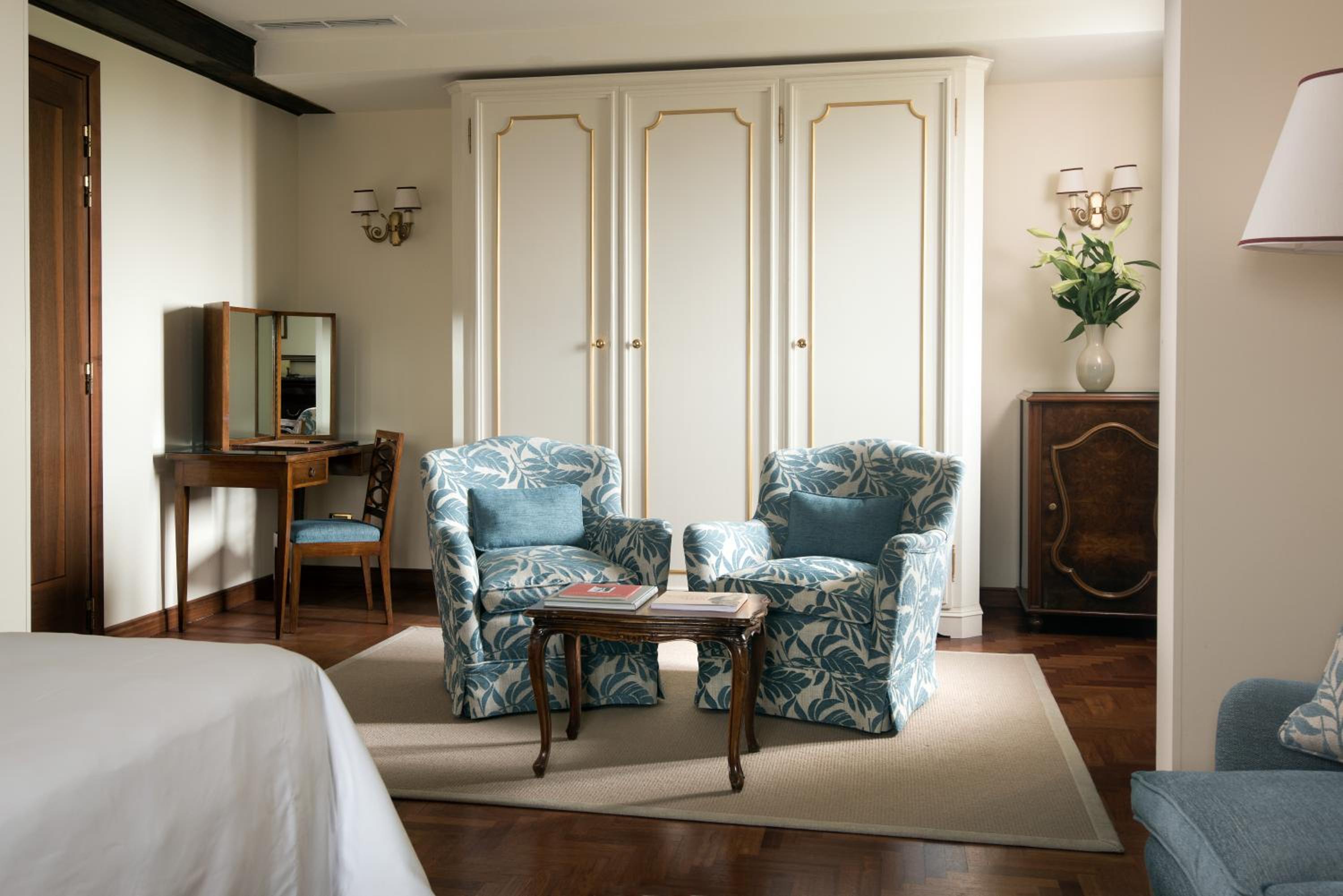 Junior Suite with Garden View - Photo 9