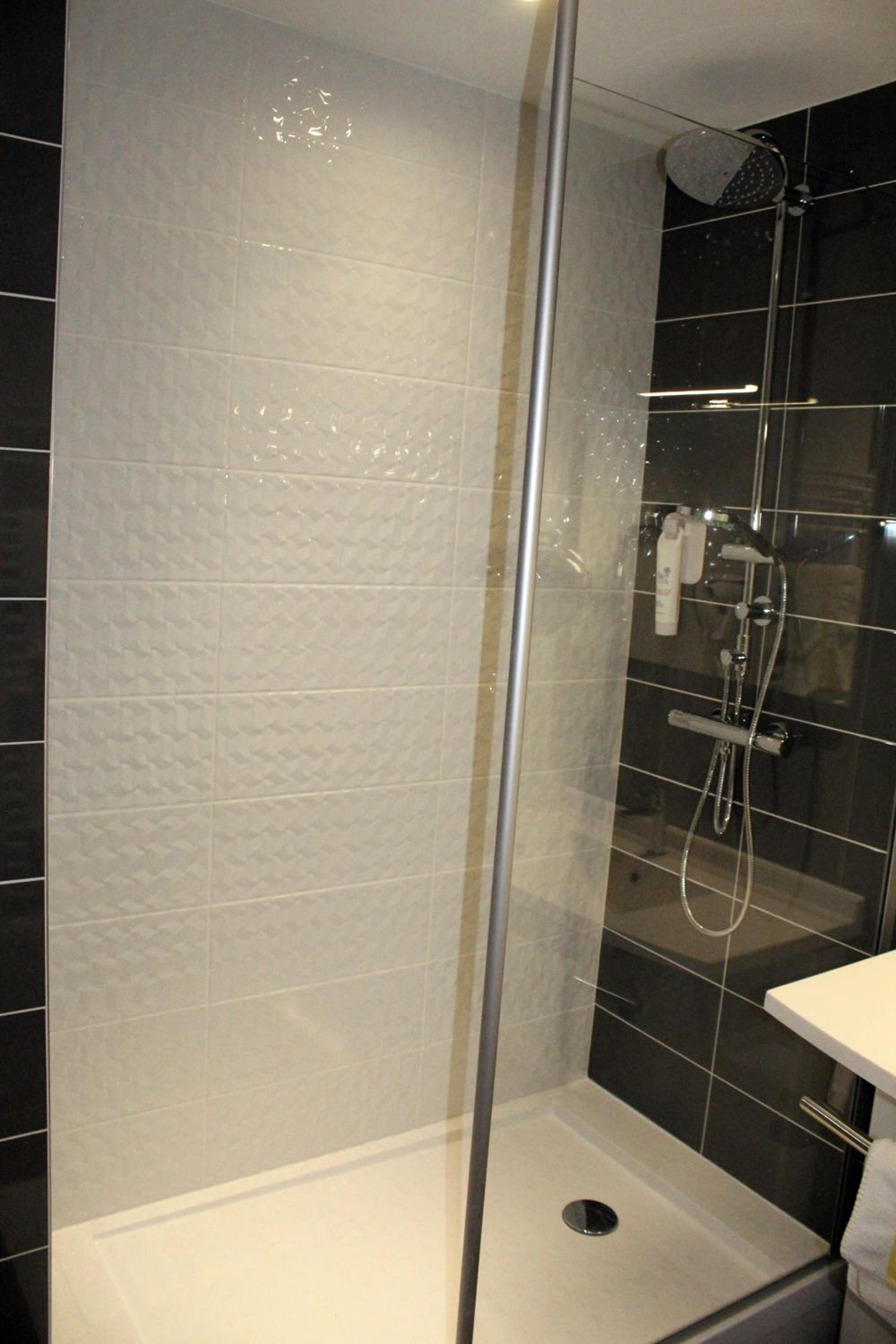 Suite - Photo 3