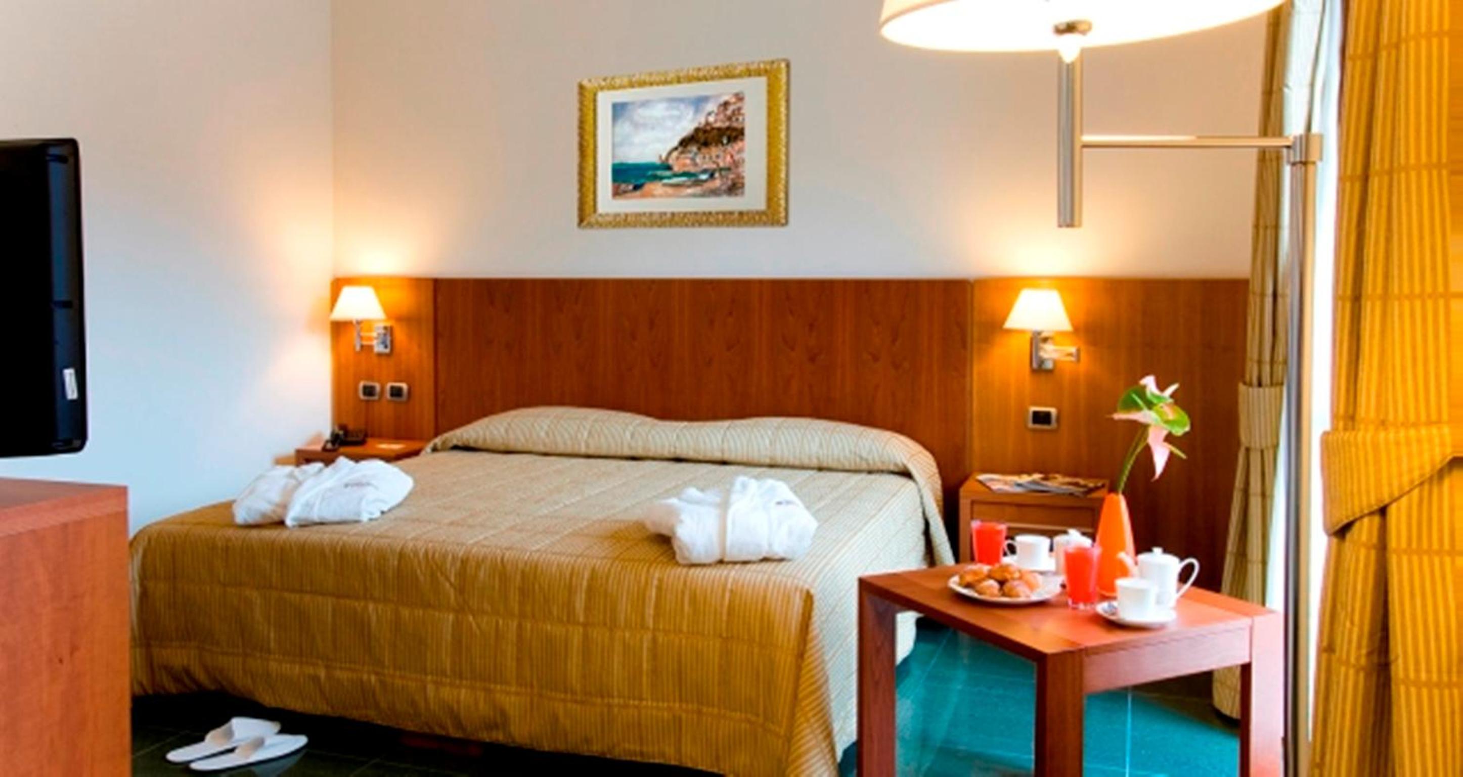 Deluxe Double or Twin Room with Balcony - Photo 5