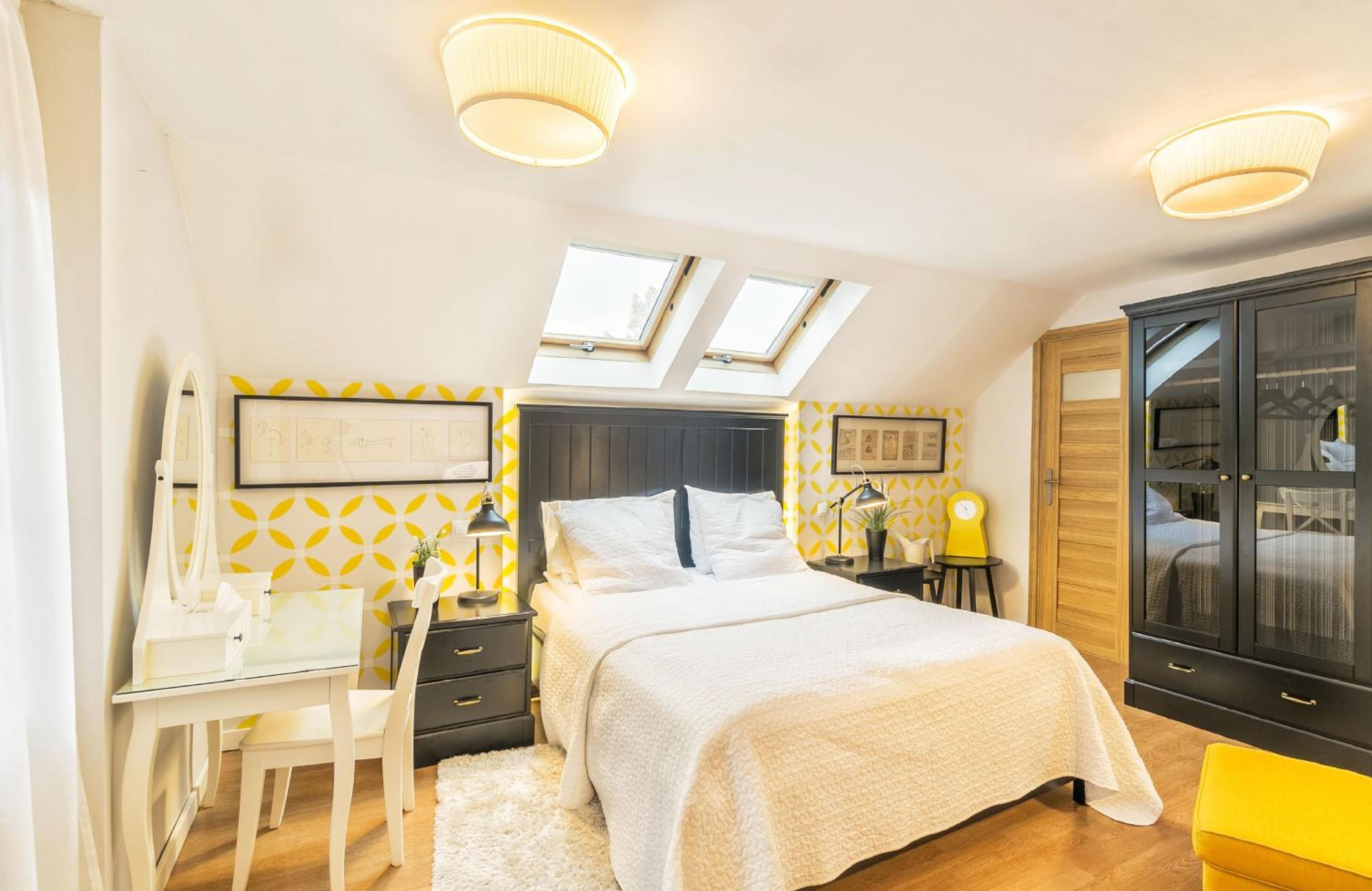 Large Double Room - Photo 1
