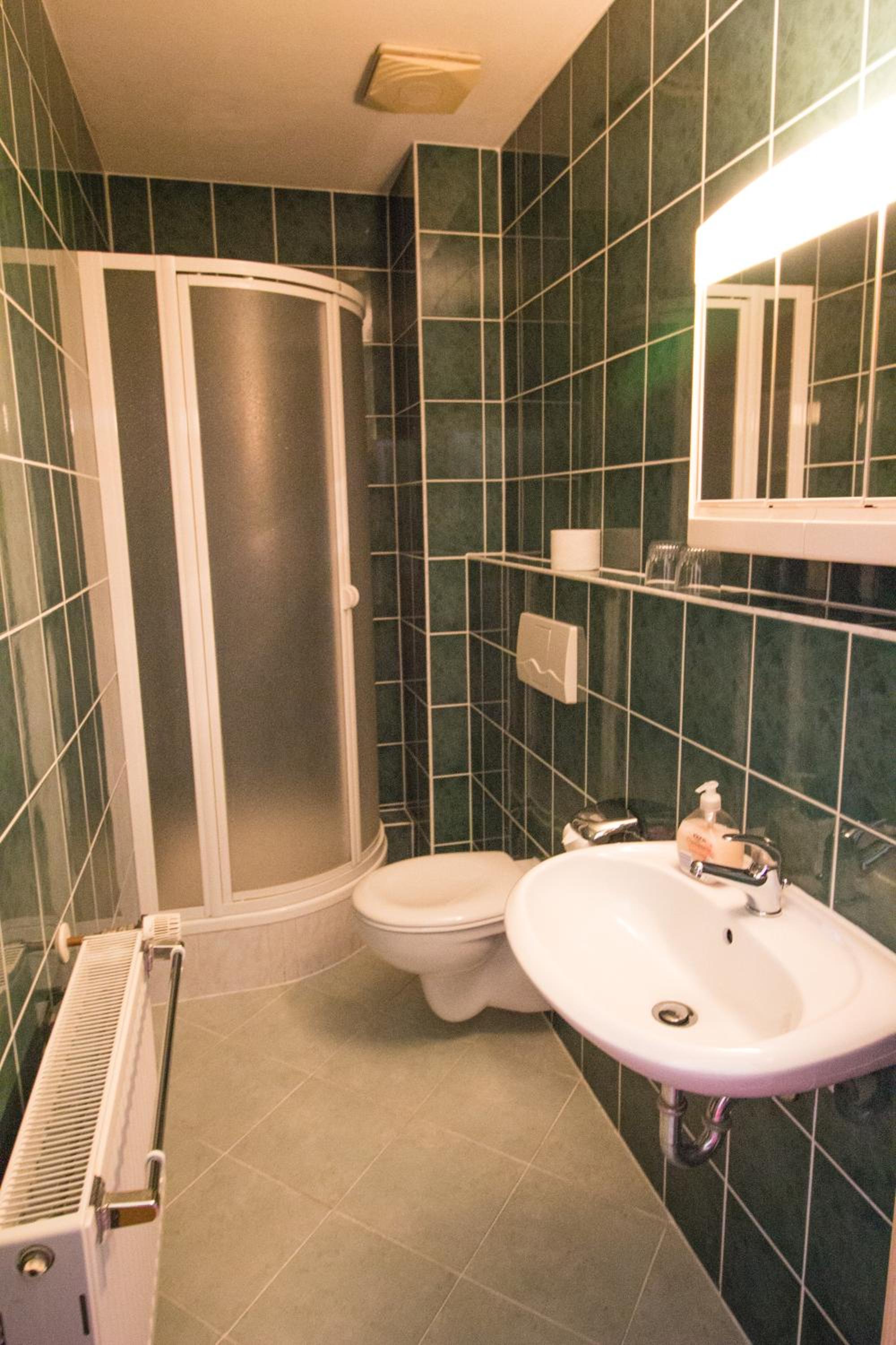 Double Room with Private Bathroom - Photo 3