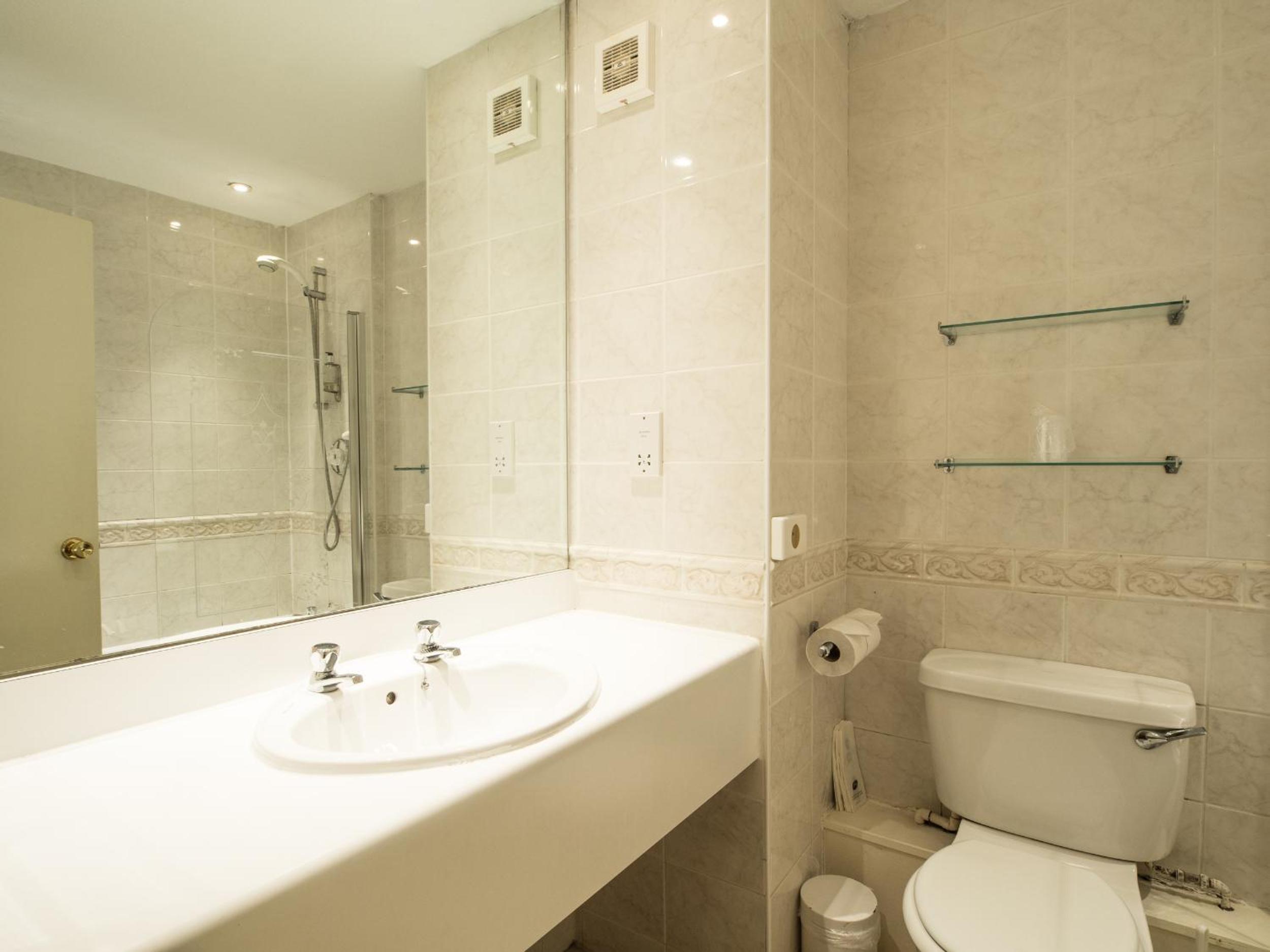 Twin Room - Photo 2