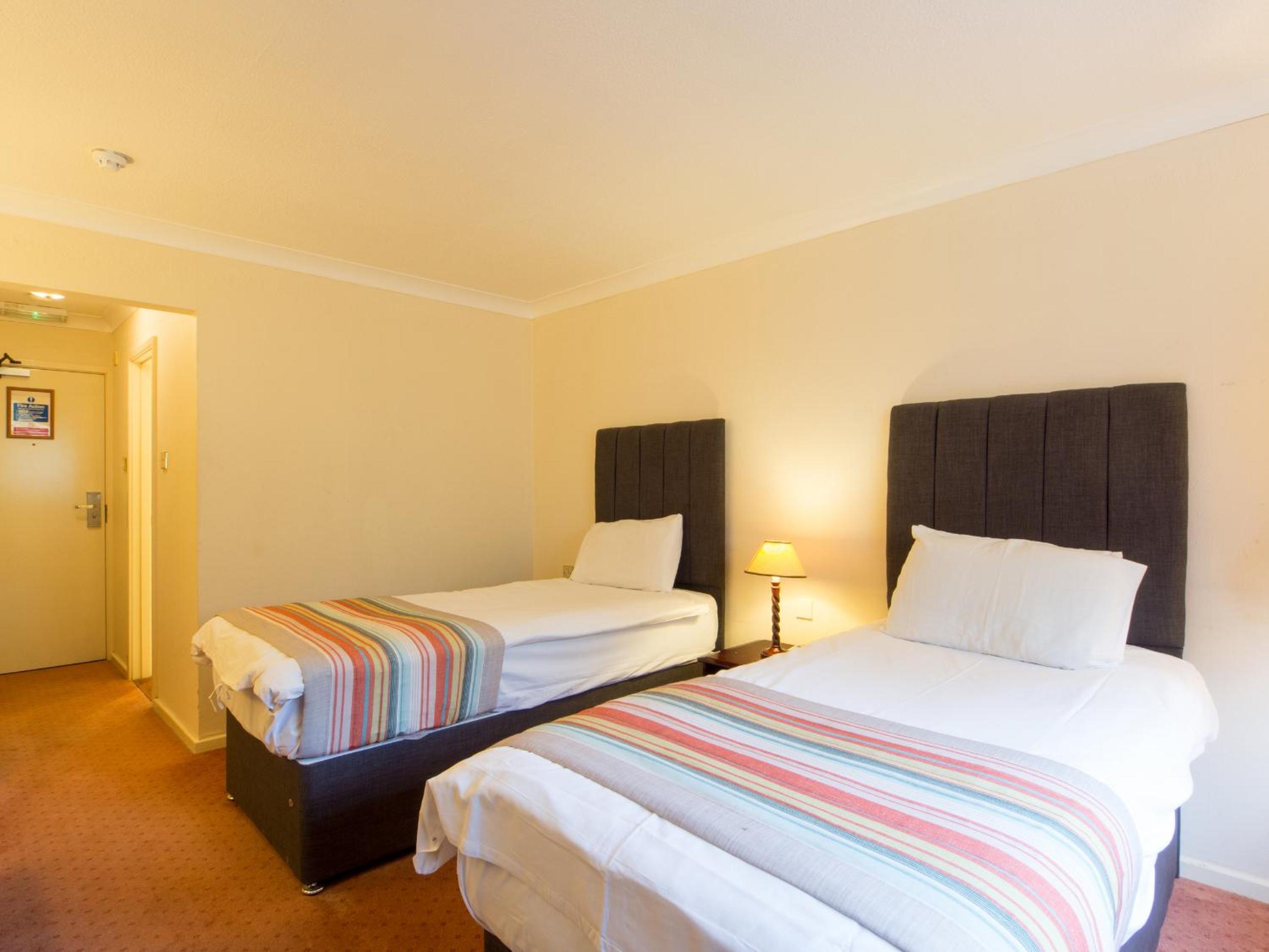 Twin Room - Photo 3