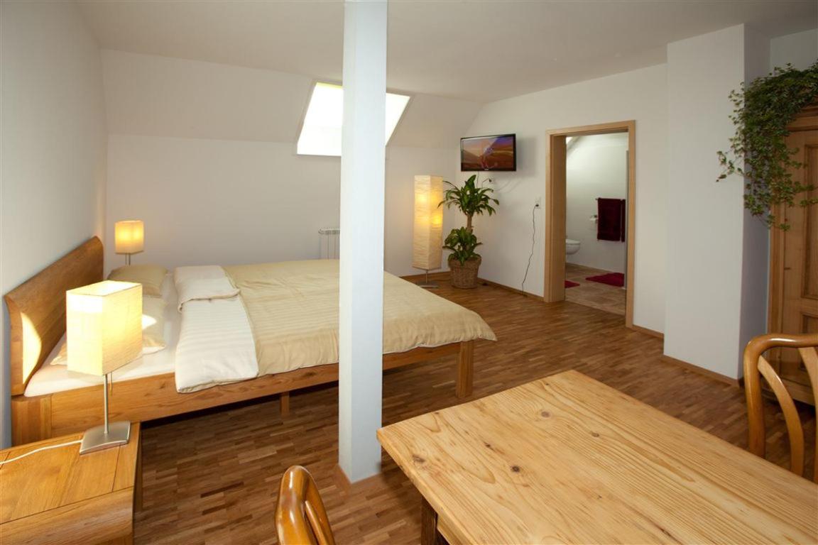 Large Double Room photo 1
