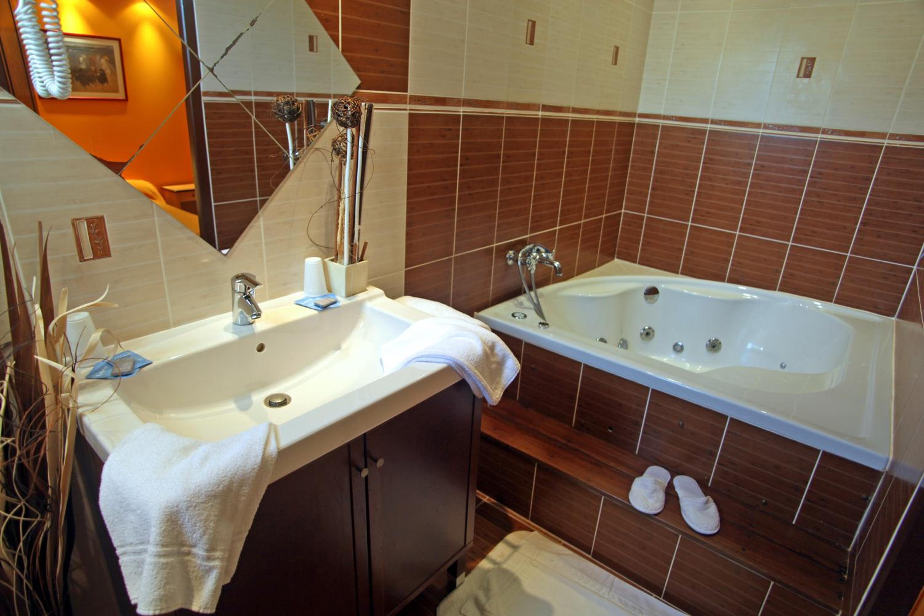 Double or Twin Room - Photo 3