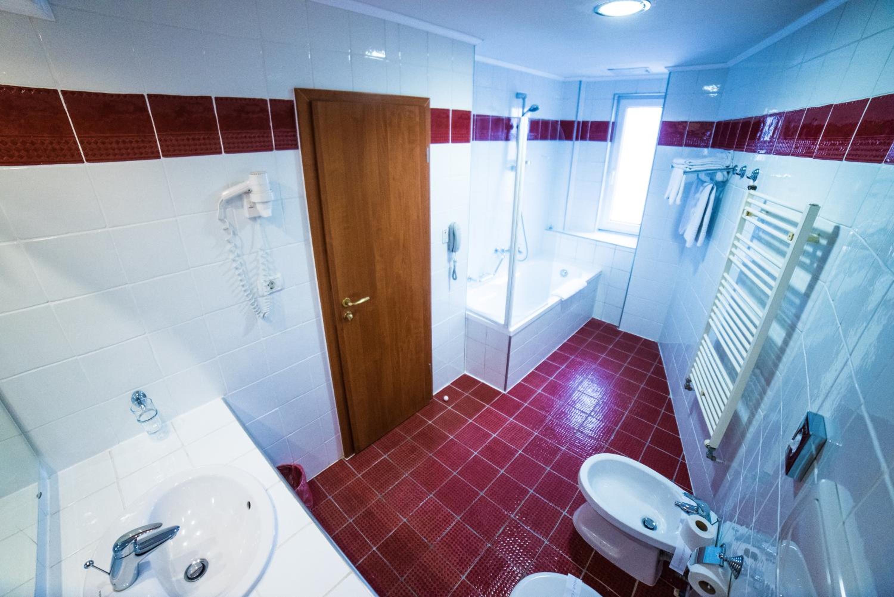 King Suite - Photo 10