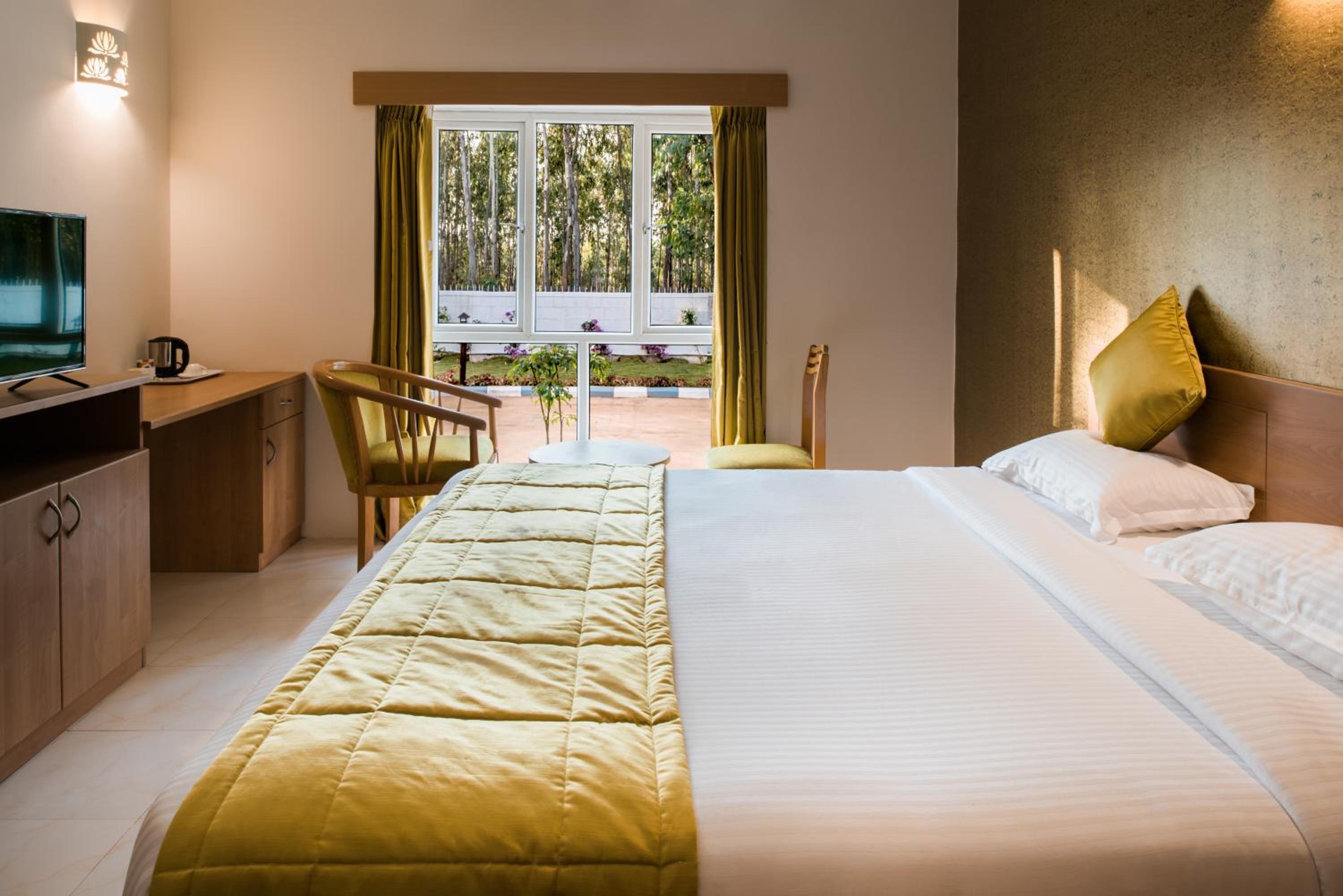 Deluxe Double or Twin Room with Garden View