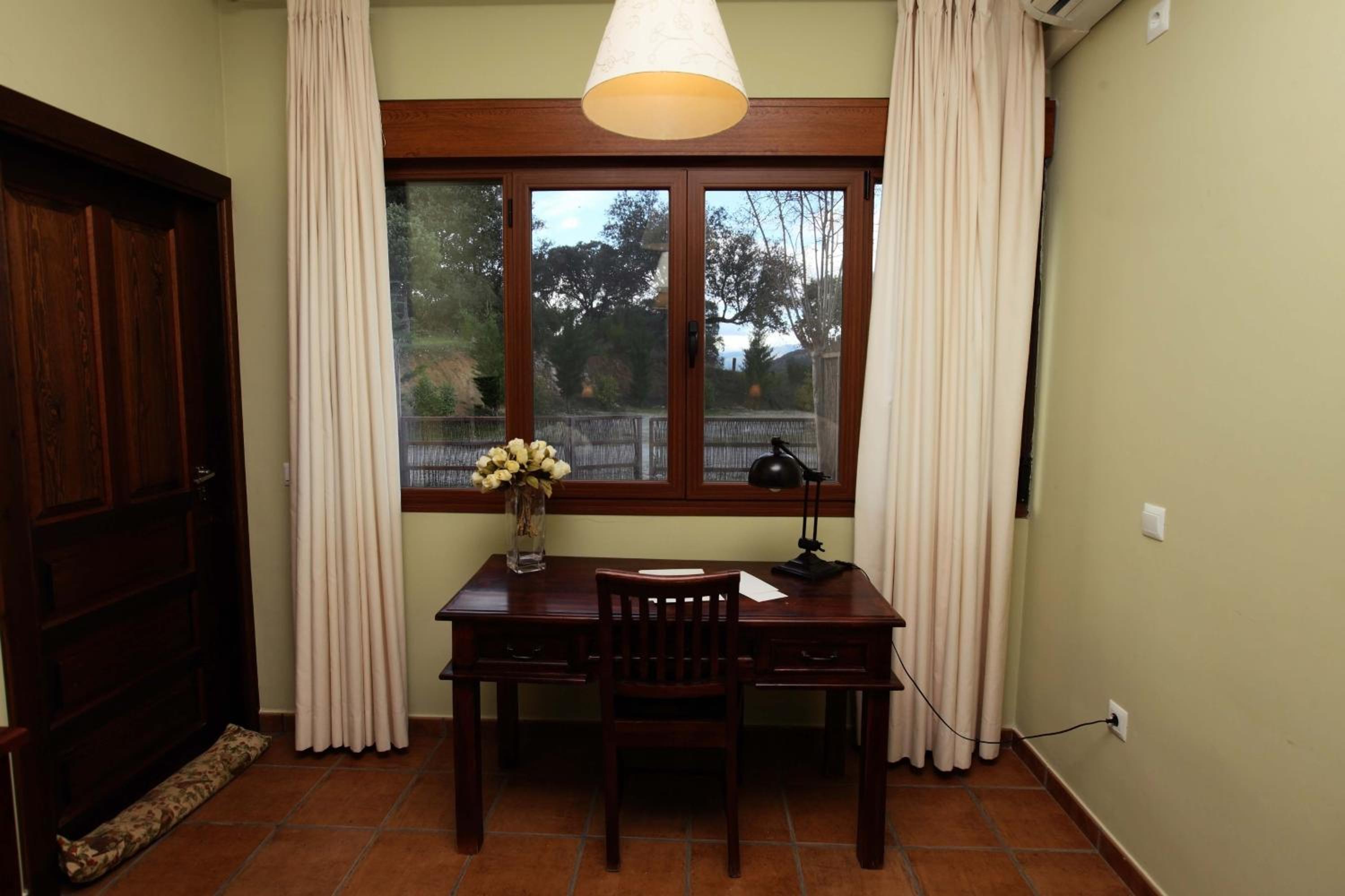 Superior Family Room photo 3