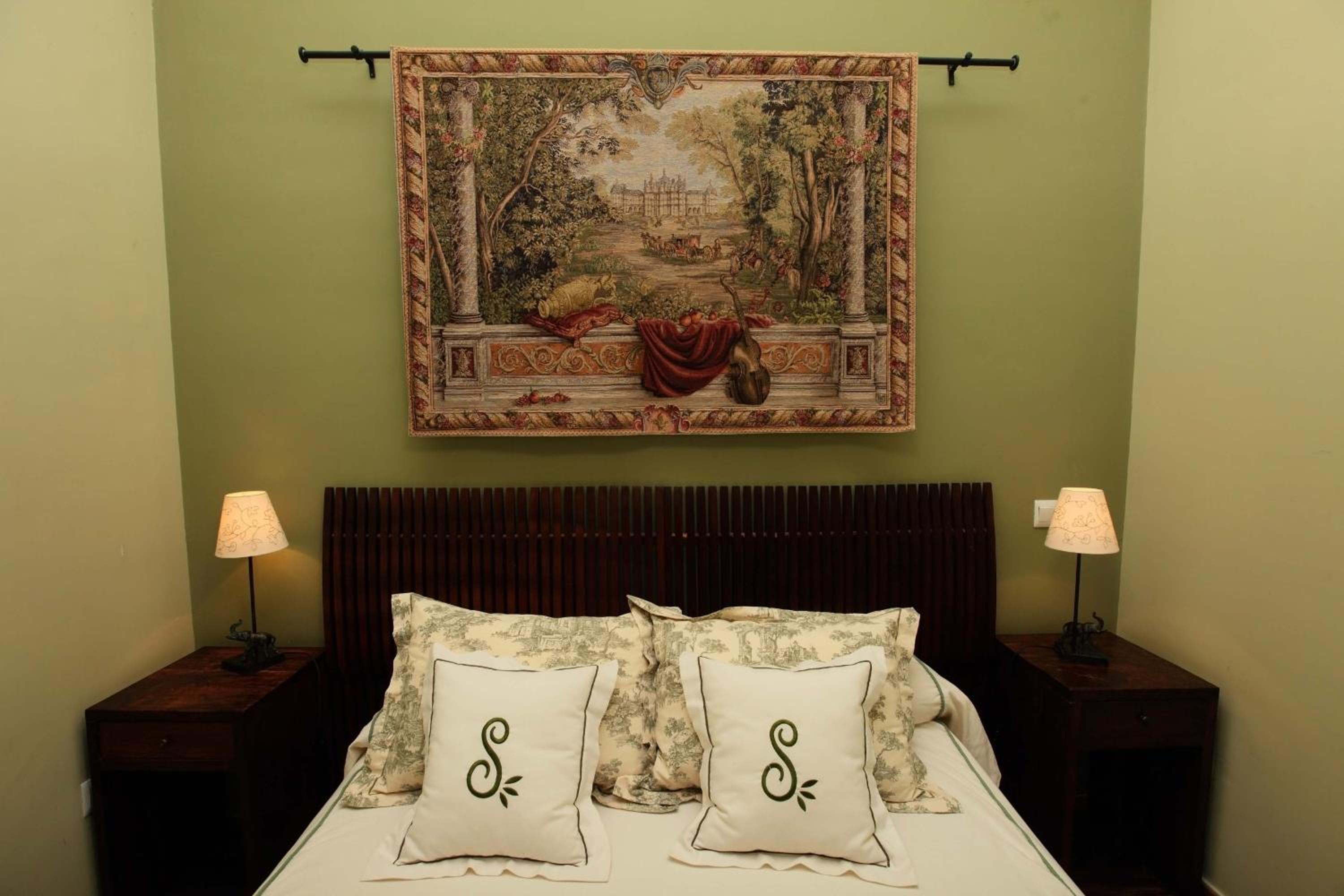 Superior Family Room photo 2