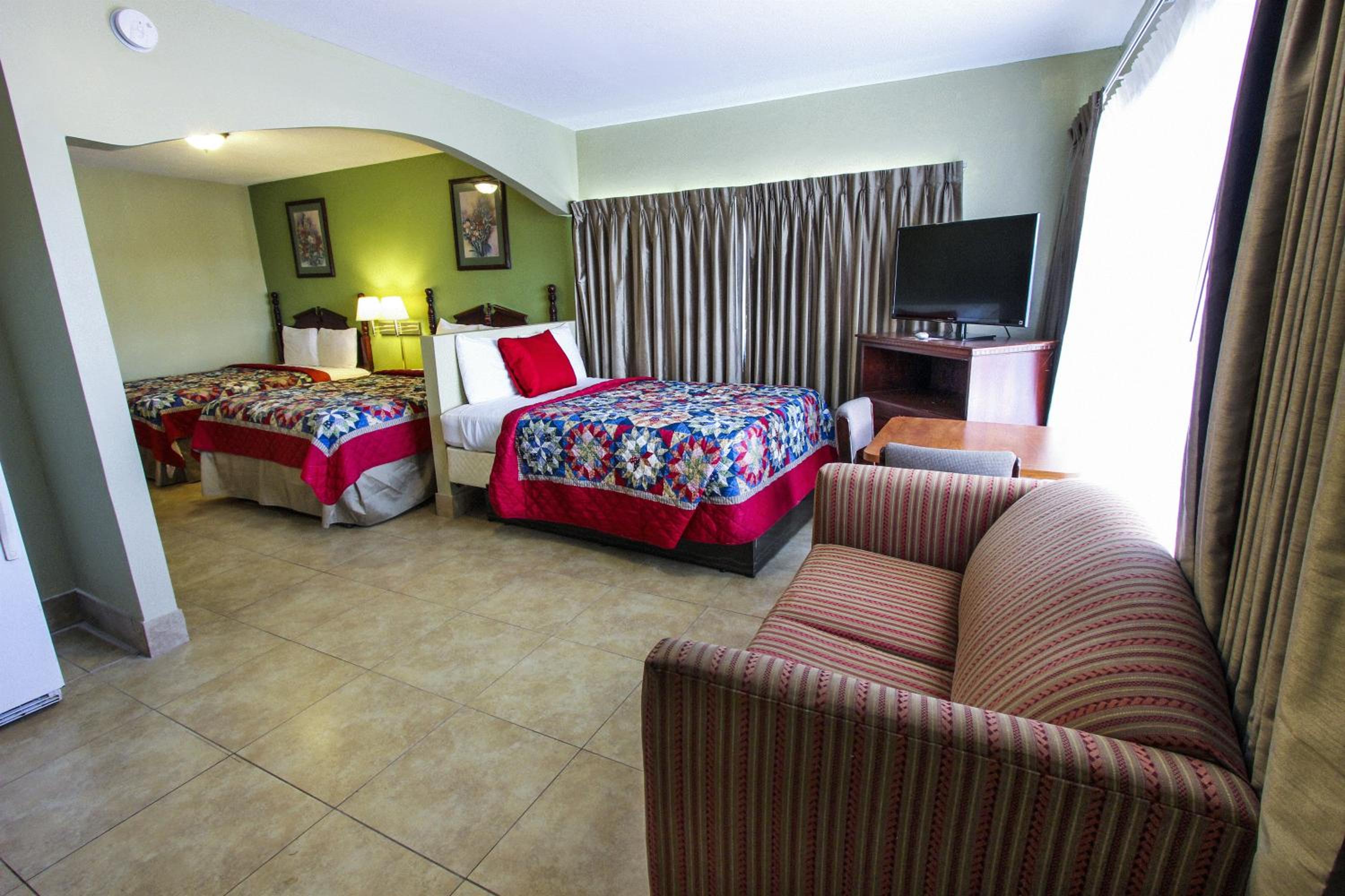 Junior Suite with Three Queen Beds - Non-Smoking photo 3