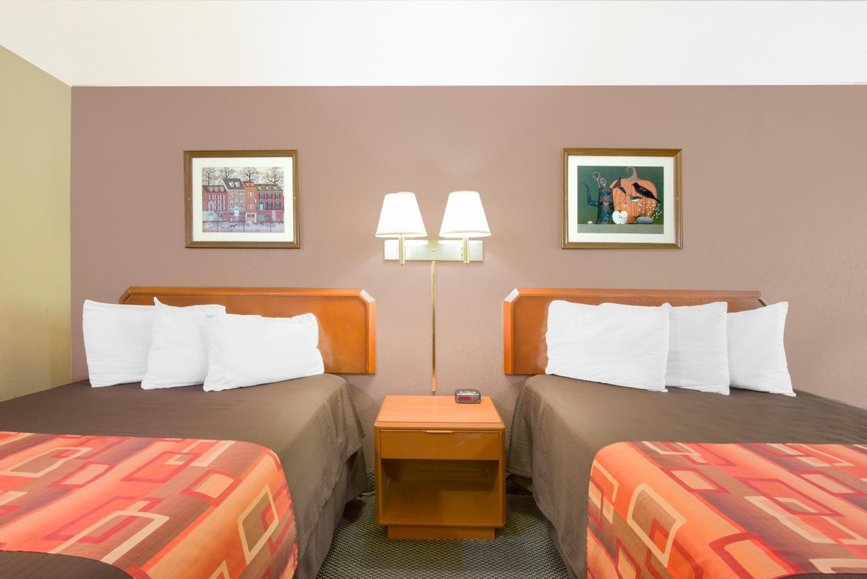 Double Room with Two Double Beds - Smoking - Photo 5