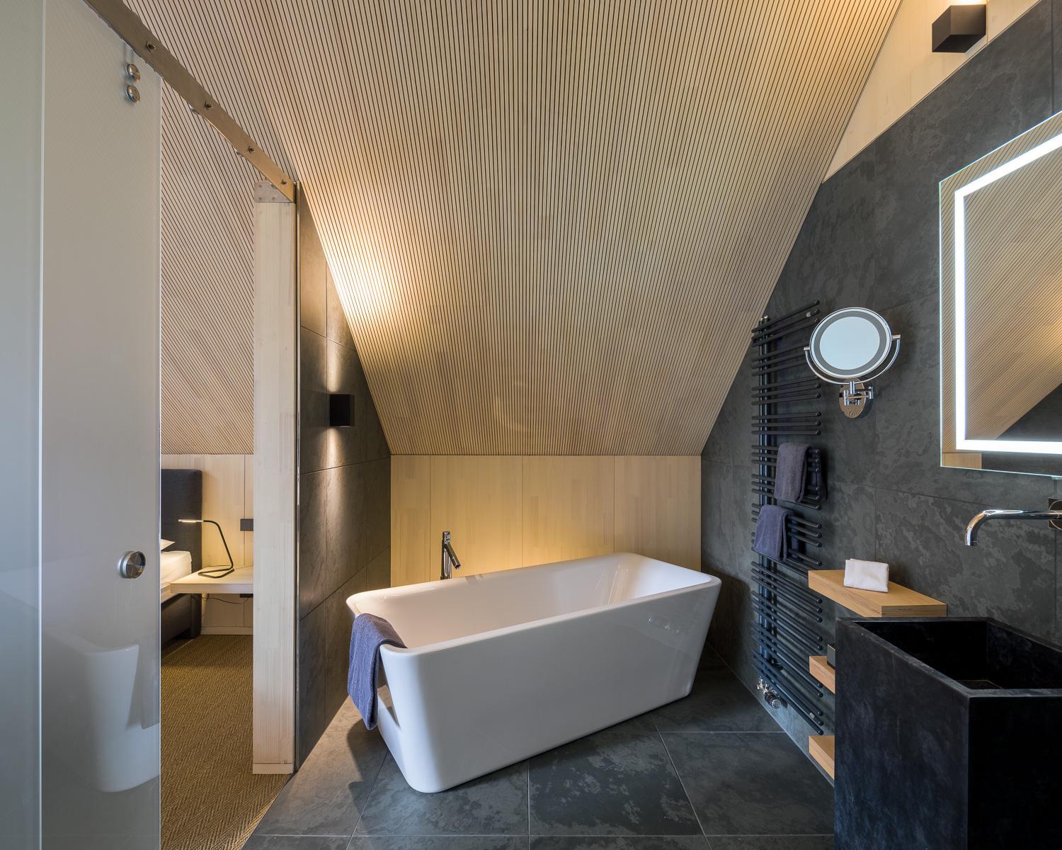 Suite with Balcony - Photo 2