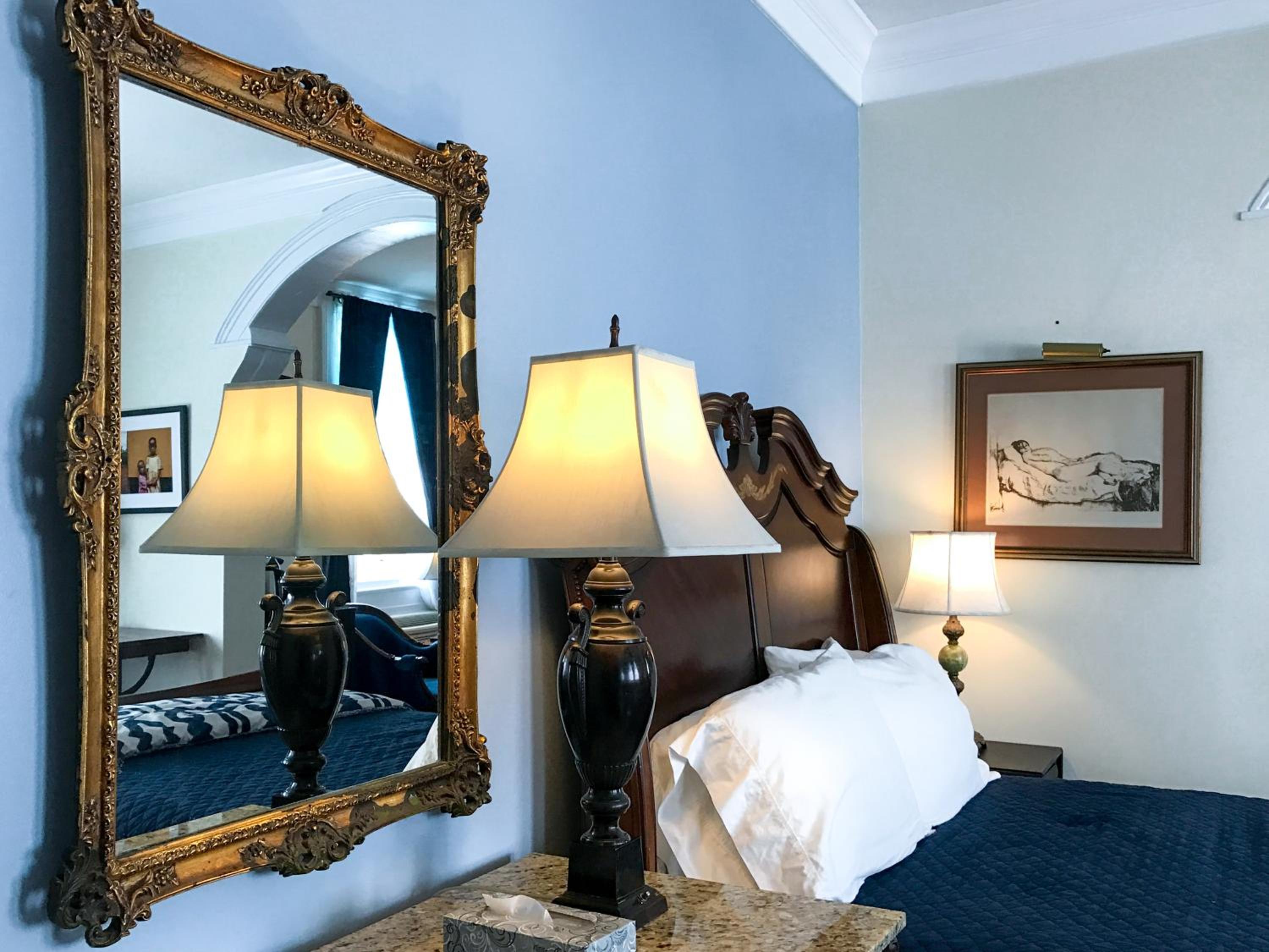 Deluxe King Suite - Photo 8
