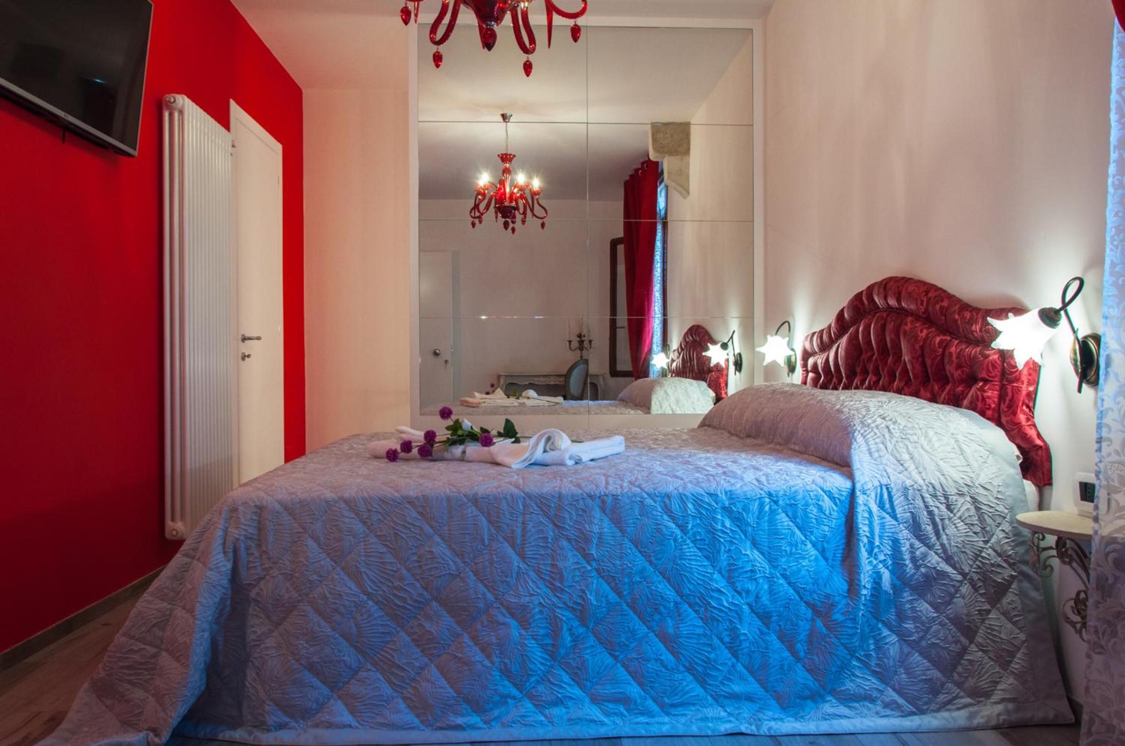 Deluxe King Room photo 1