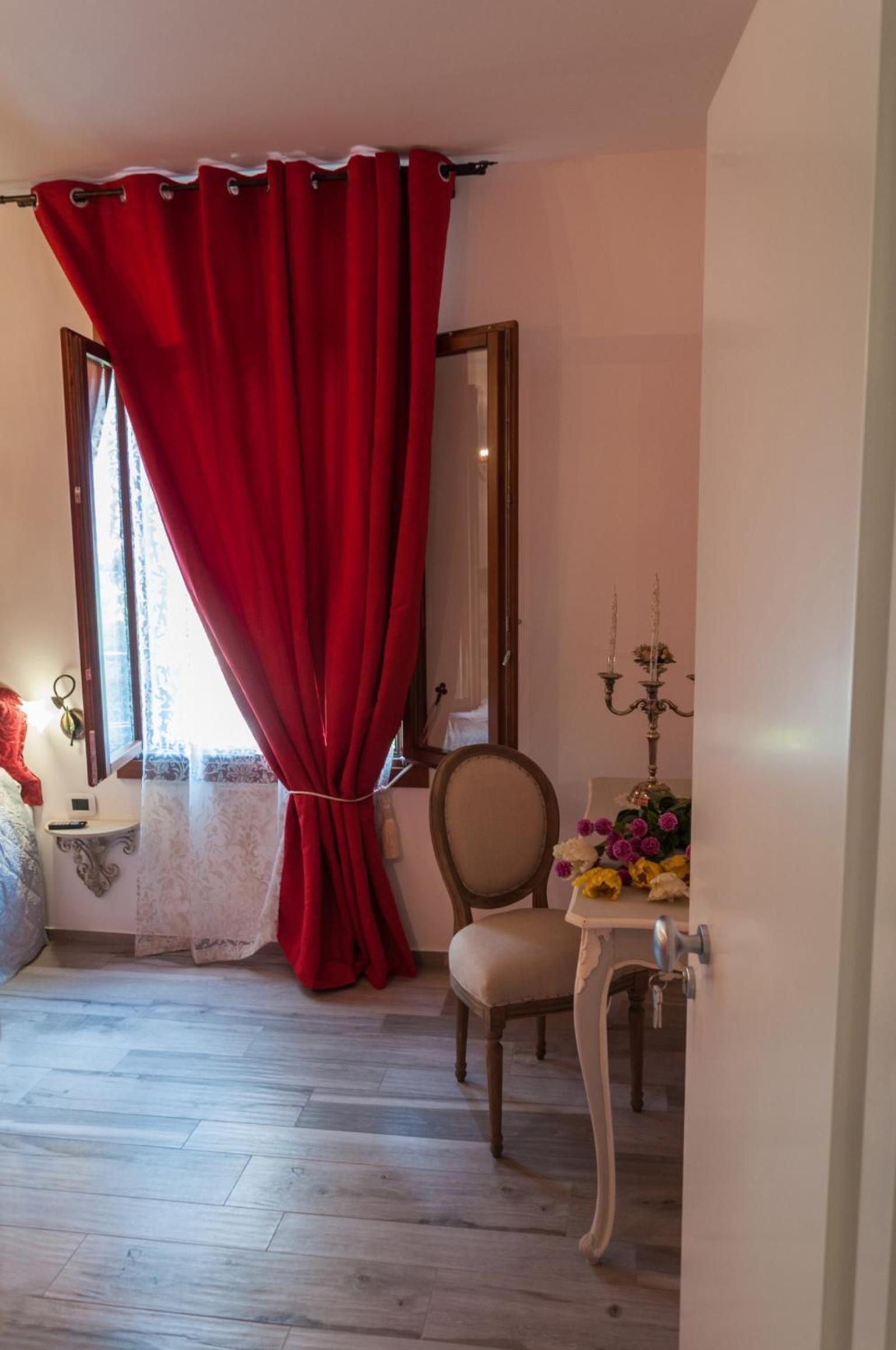 Deluxe King Room photo 3