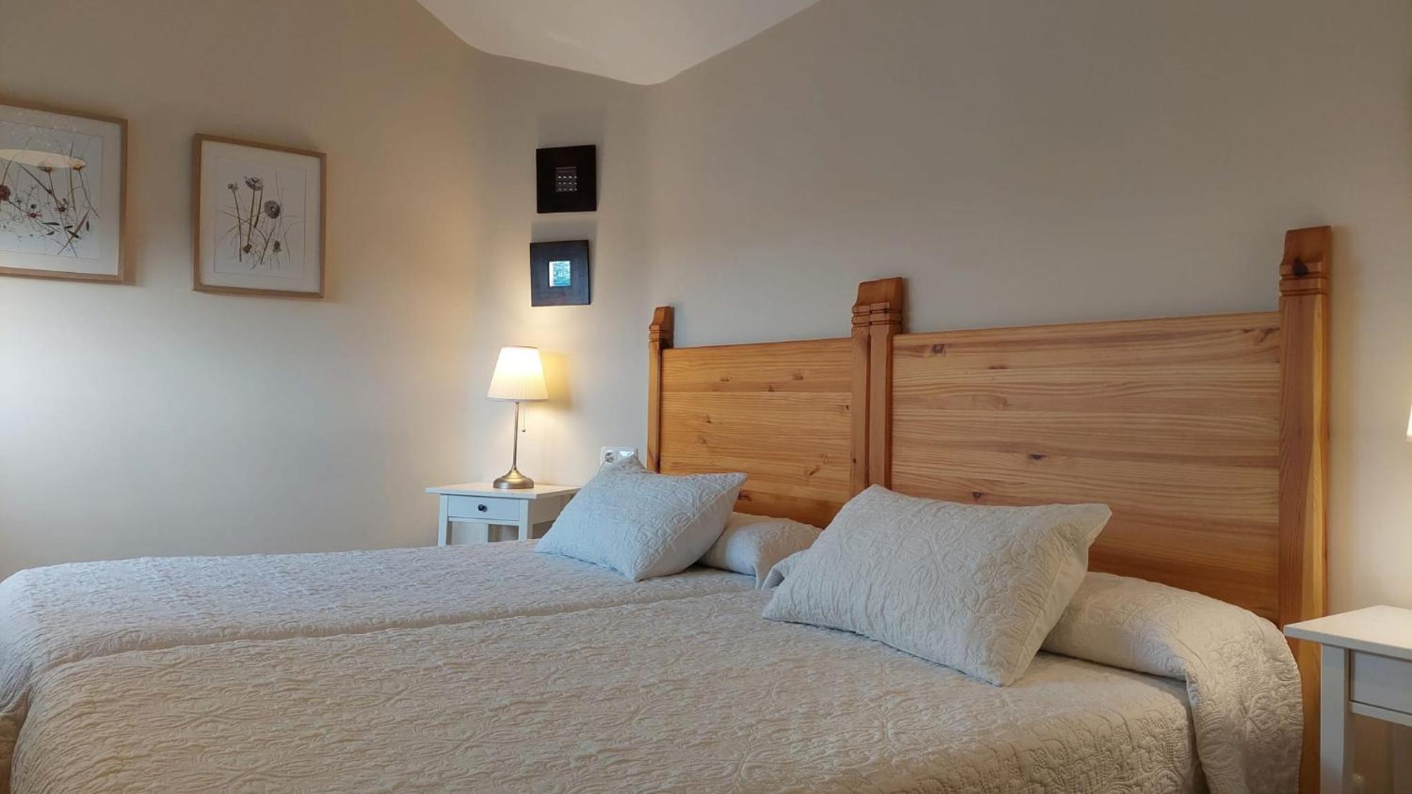 Standard Queen Room with Two Queen Beds photo 2