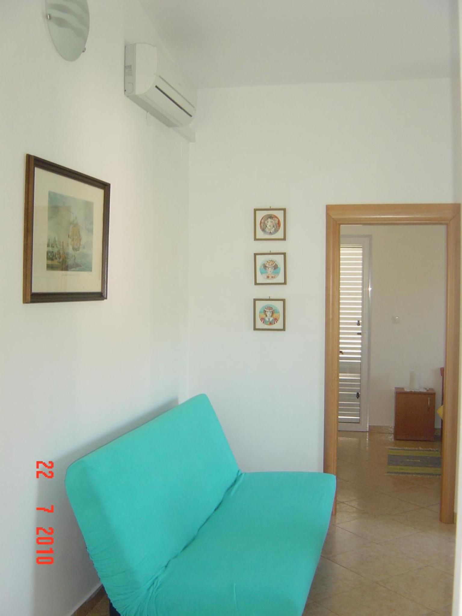Apartment with Balcony - Photo 3