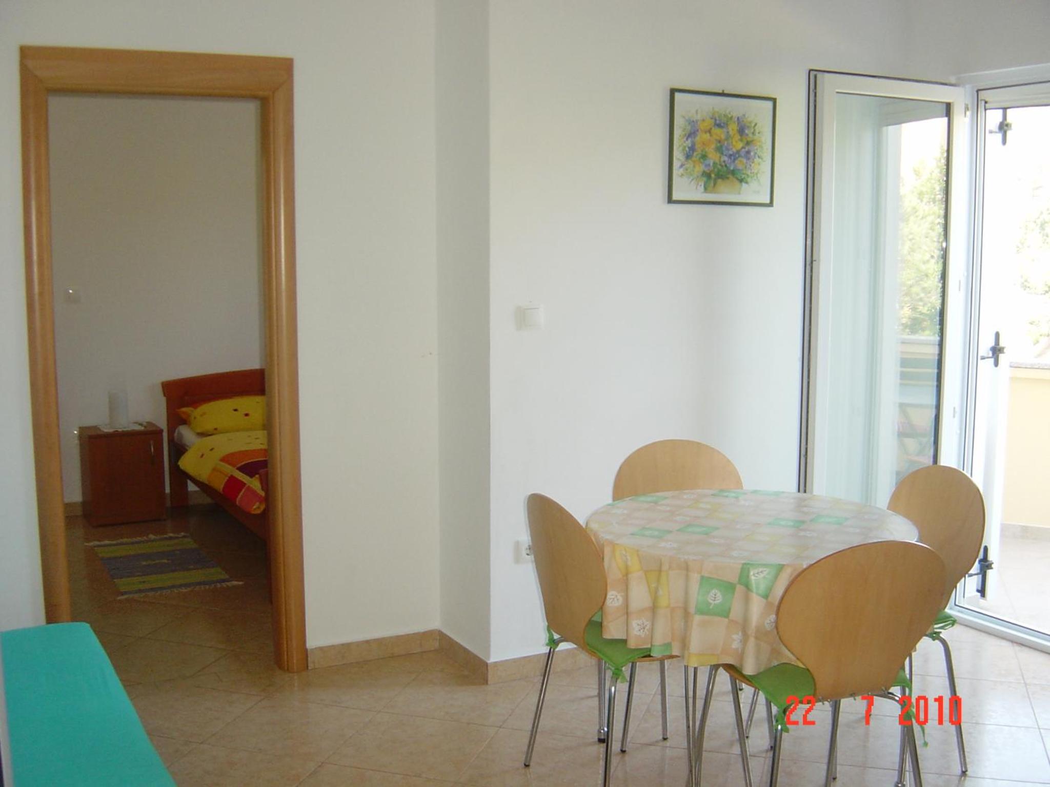 Apartment with Balcony - Photo 4