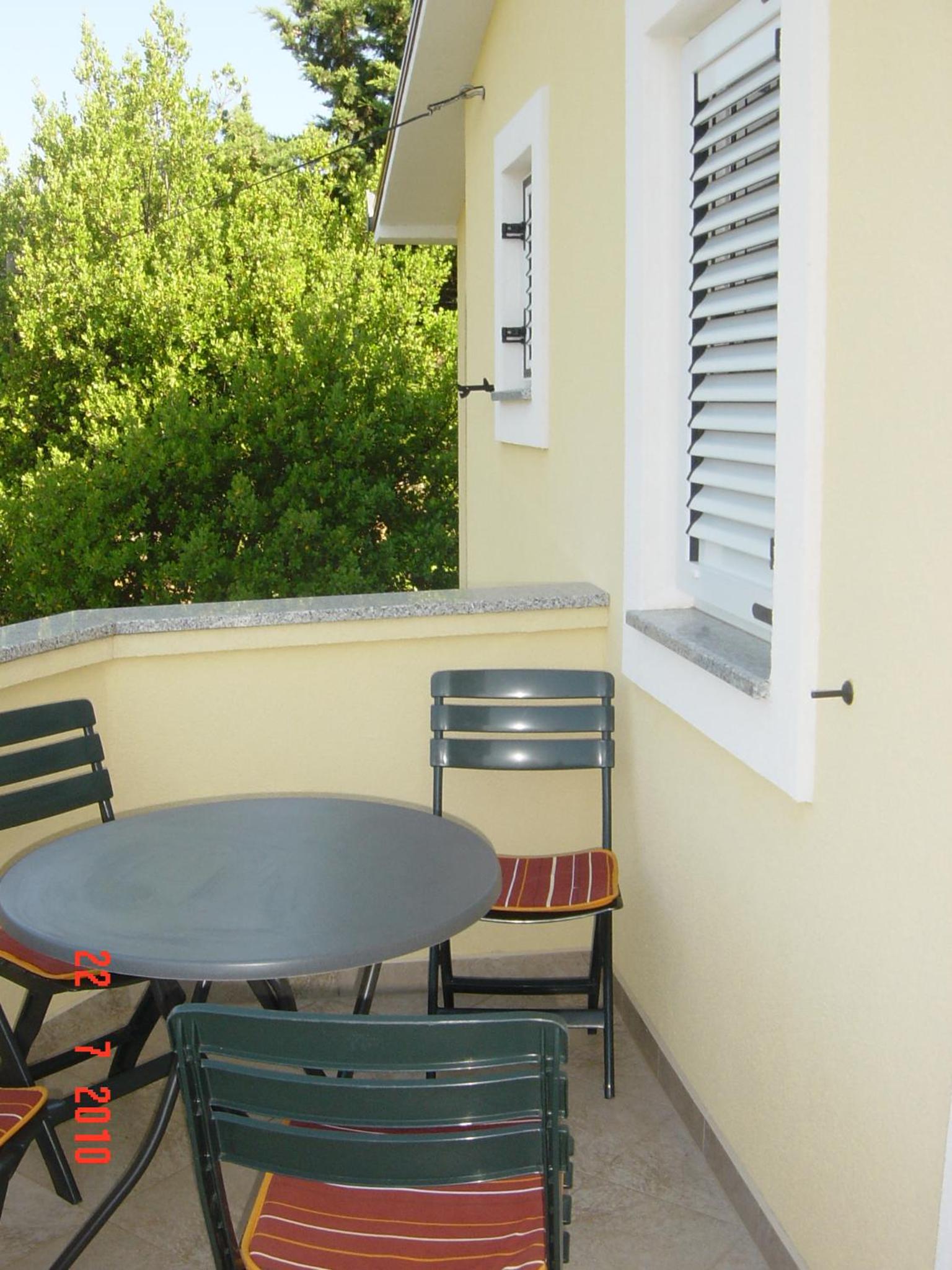 Apartment with Balcony - Photo 6