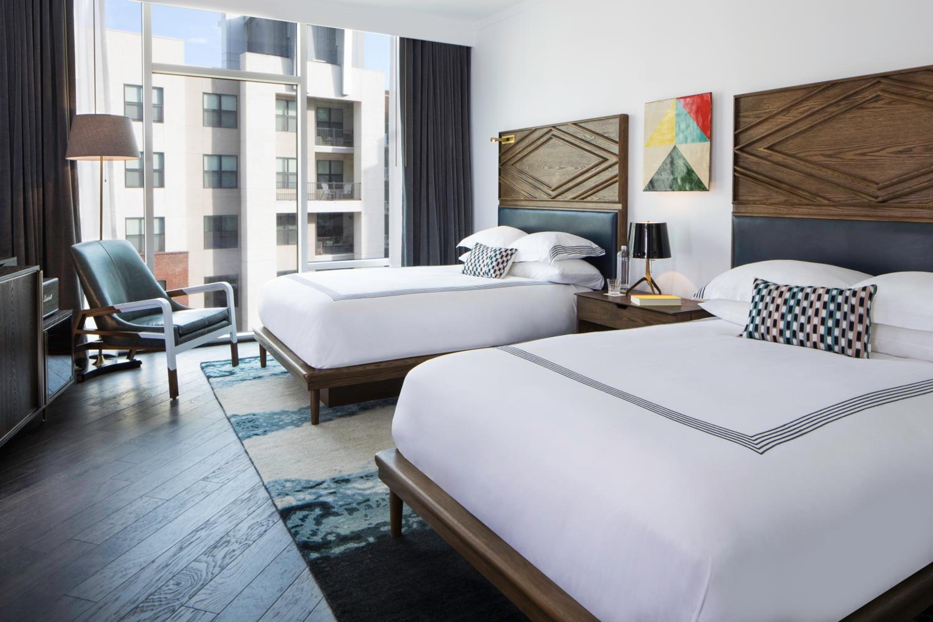 Queen Room with Two Queen Beds and City View  photo 3