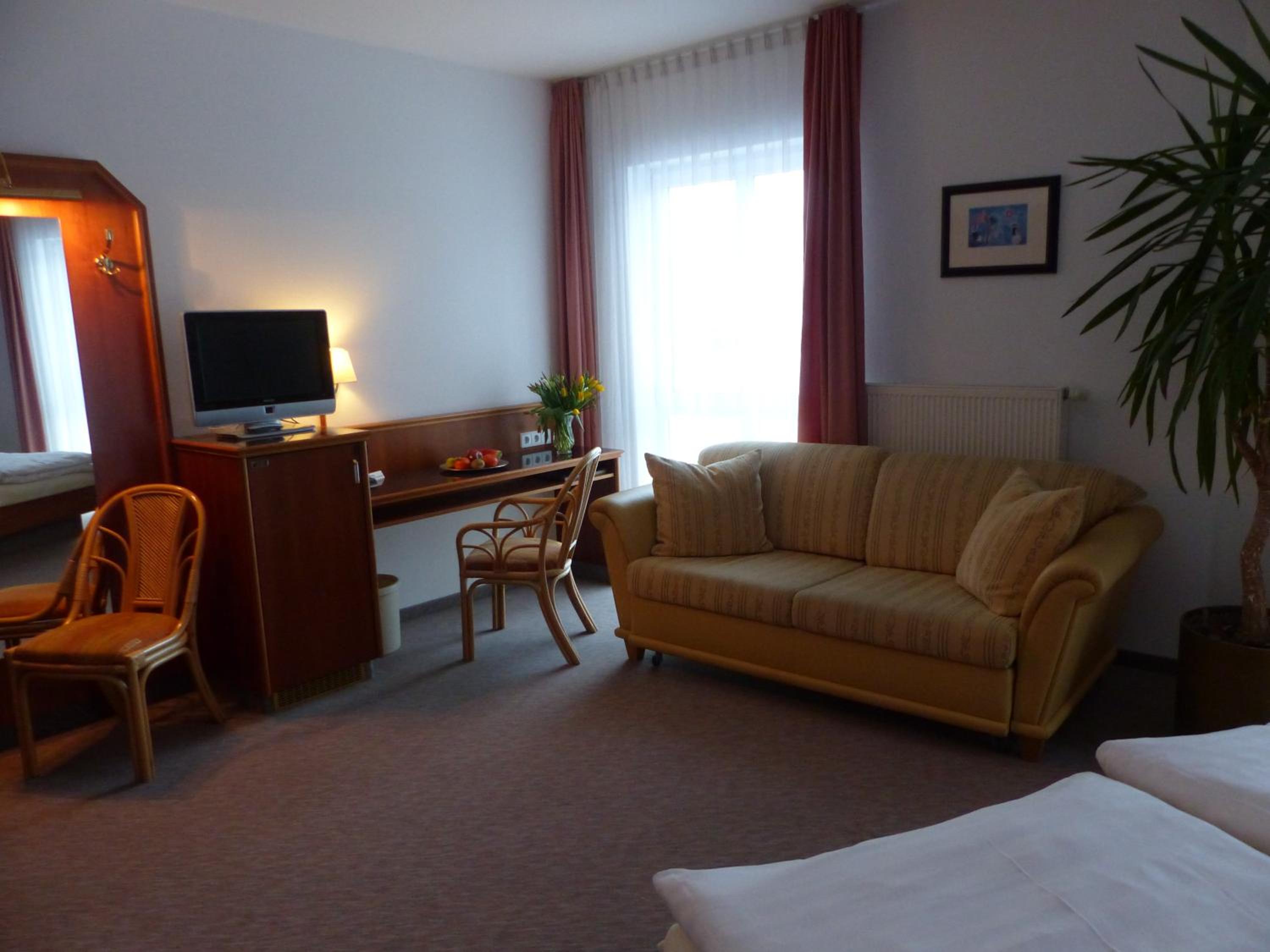 Quadruple Room with Bathroom - Photo 5