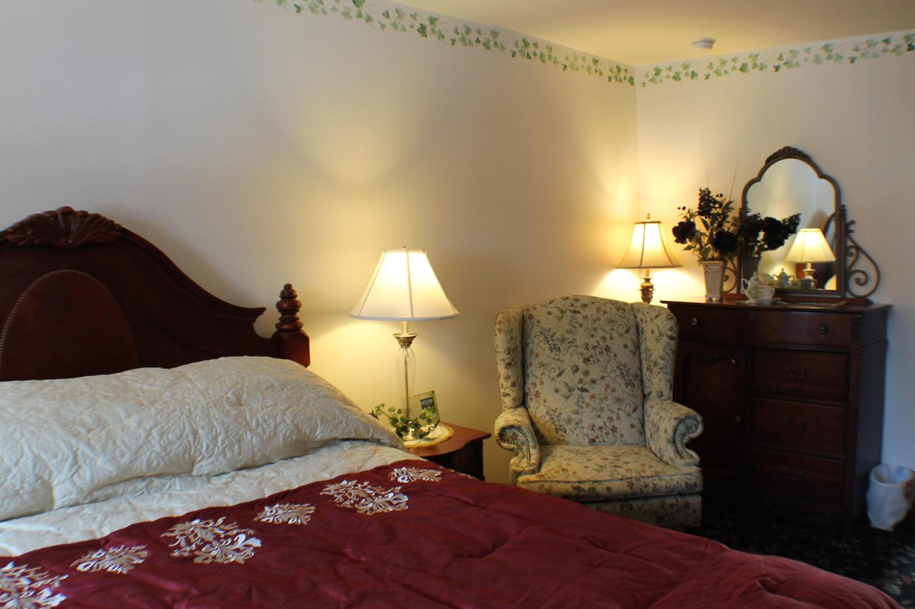 Deluxe Queen Suite photo 1