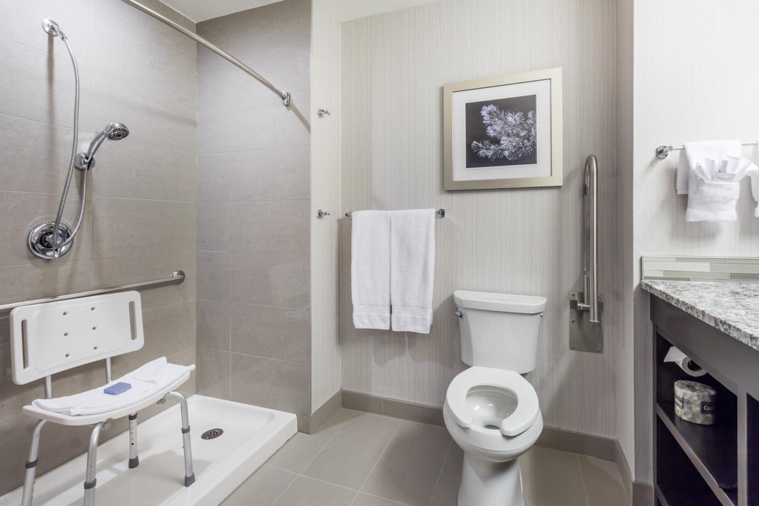 King Room with Roll-in Shower - Disability Access/Non-Smoking photo 2