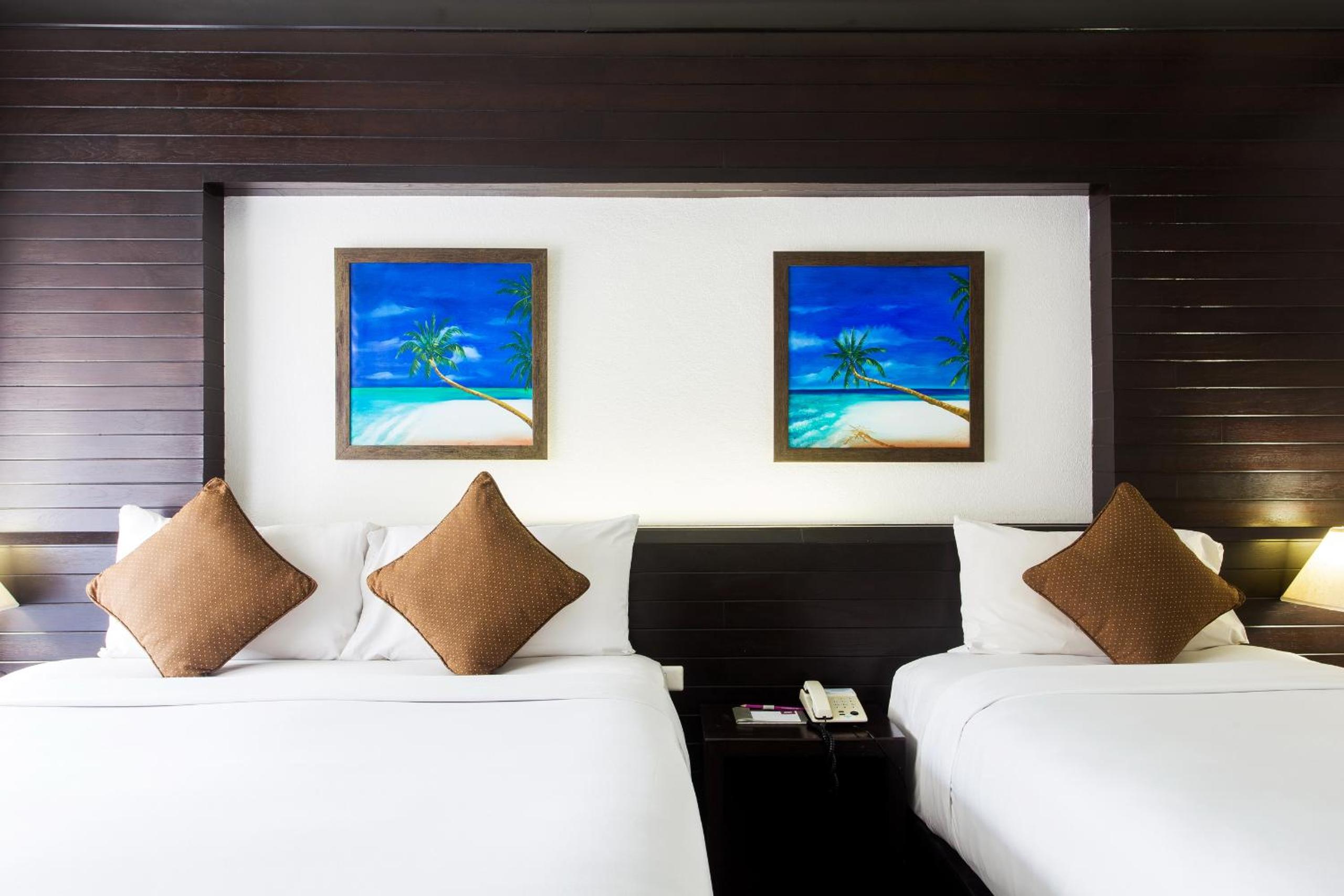 Superior Twin Room - Poolside photo 3