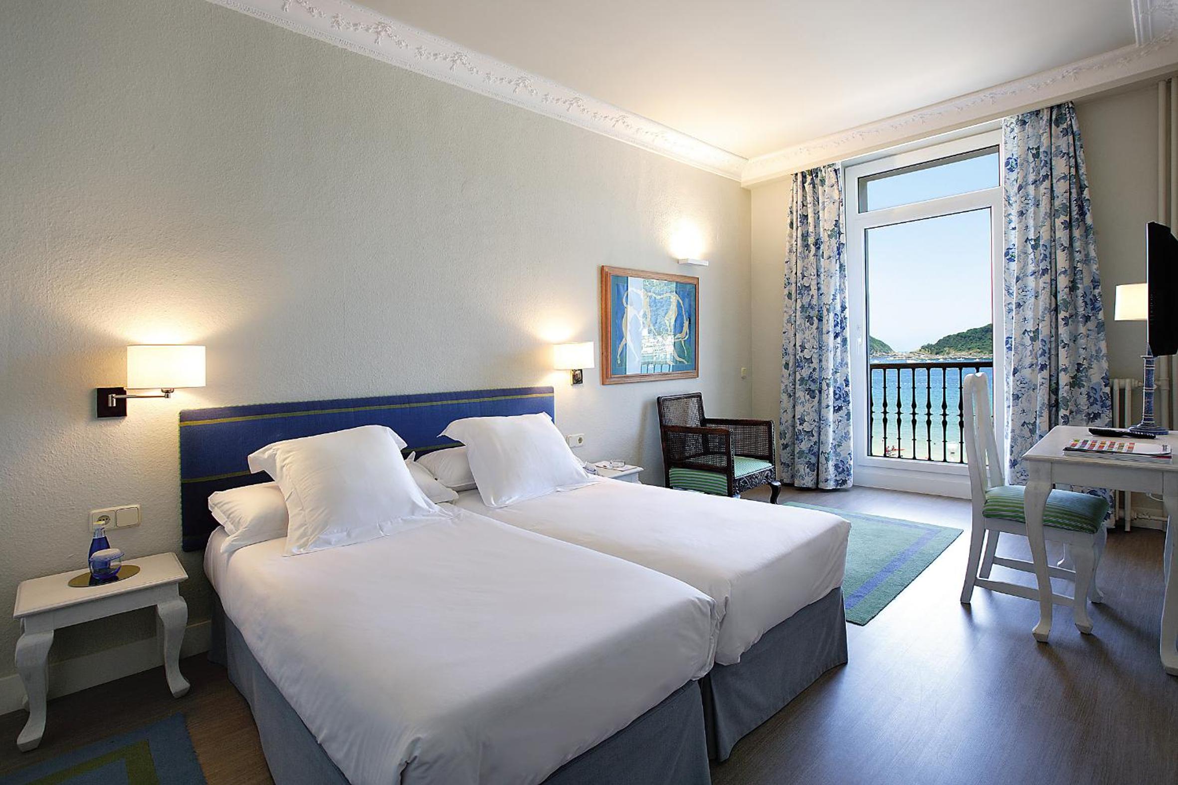 Double or Twin Room with Sea View photo 2