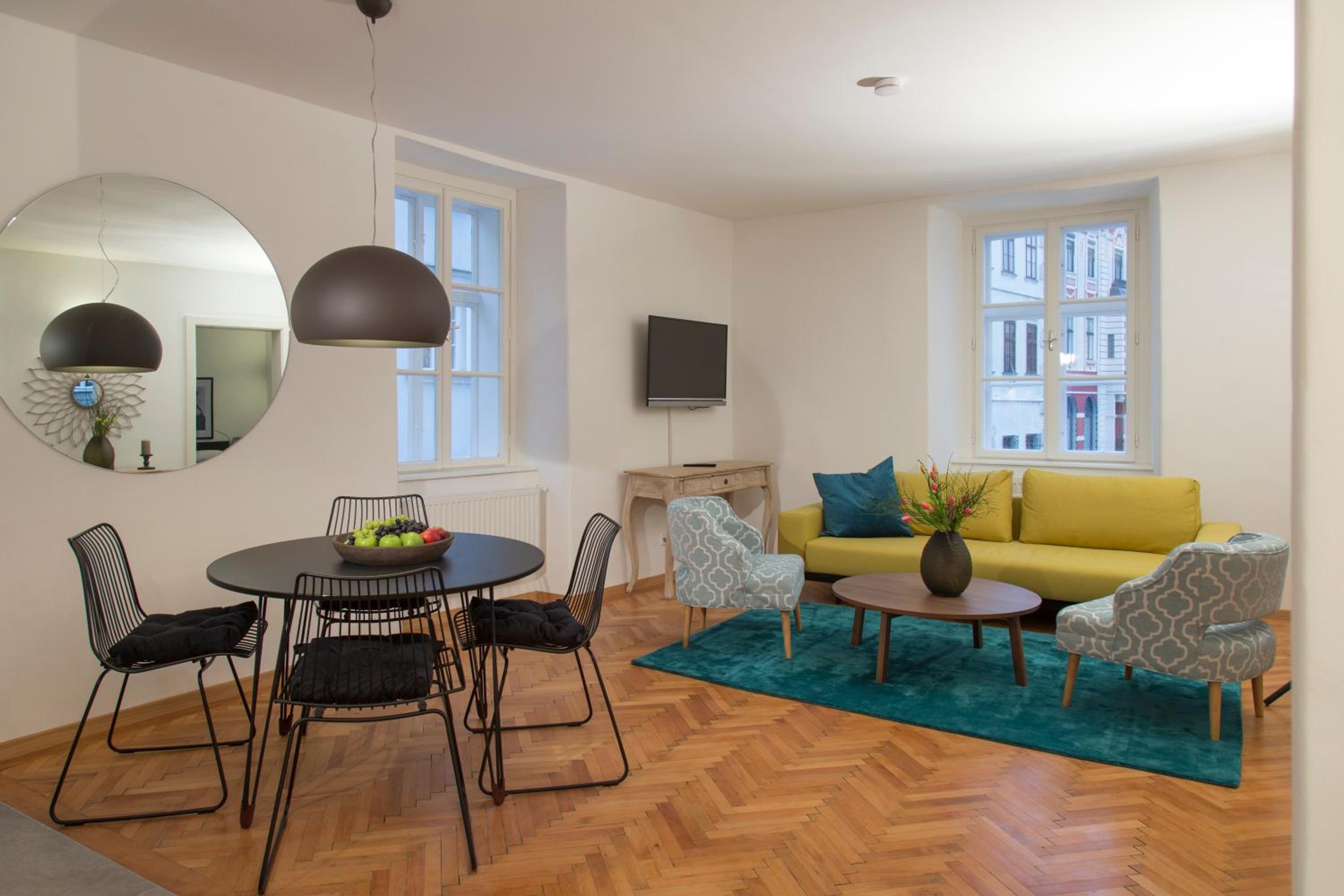 Deluxe Apartment