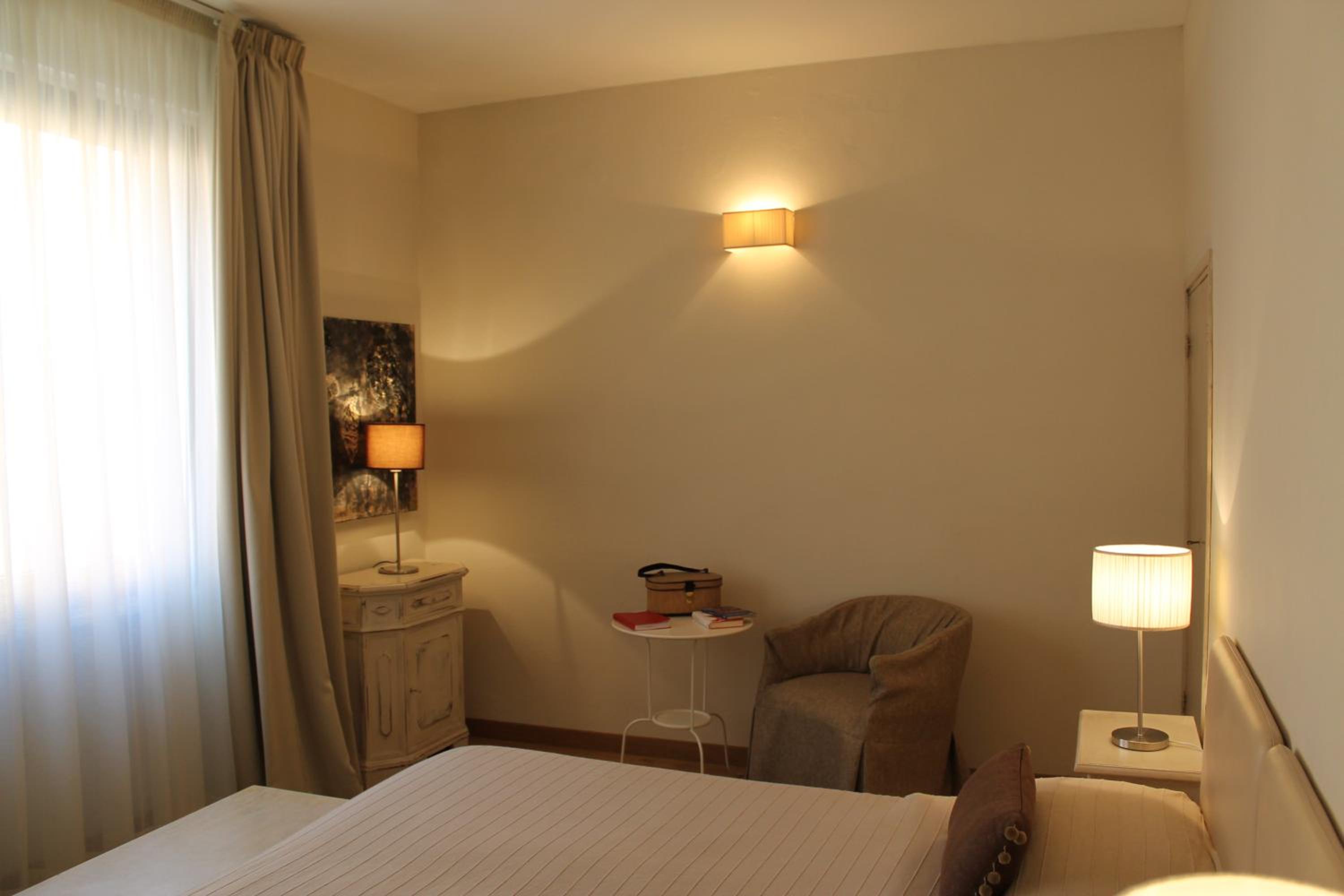 Double Room - Photo 10