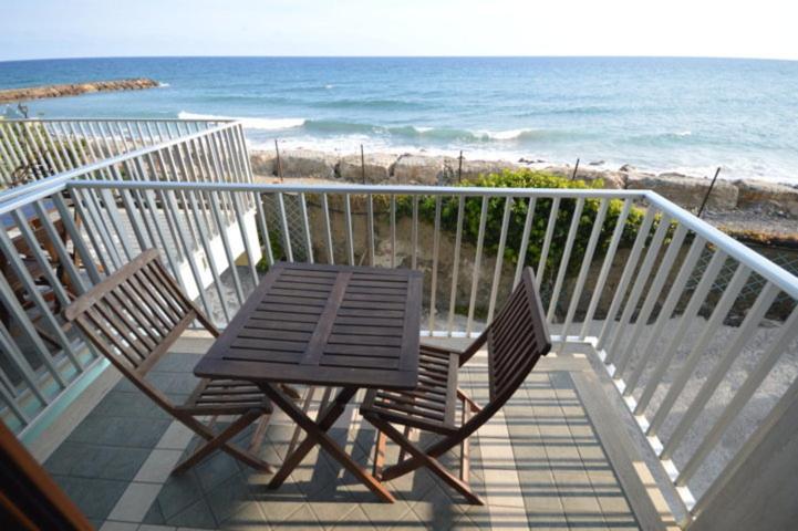 Studio Apartment with Sea View photo 3