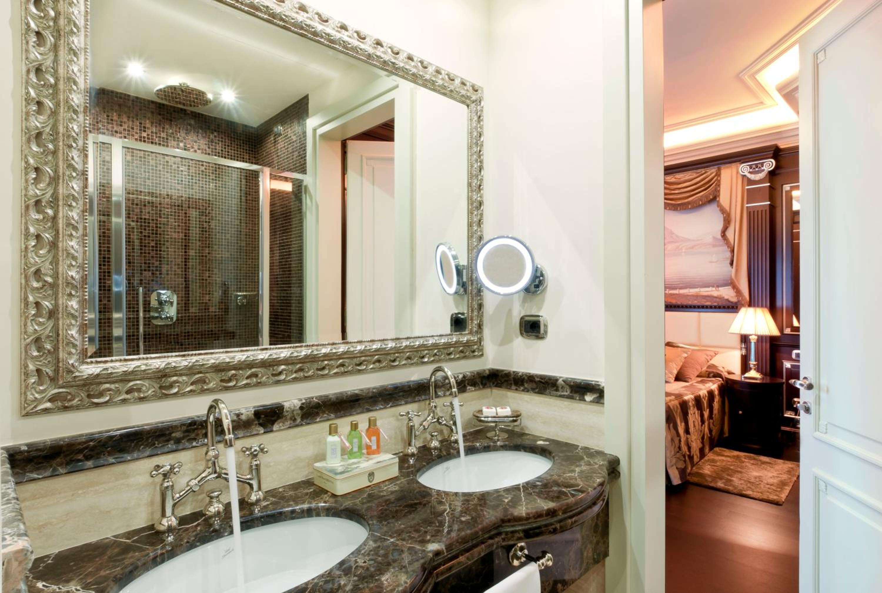 Junior Suite with Lake View - Photo 6