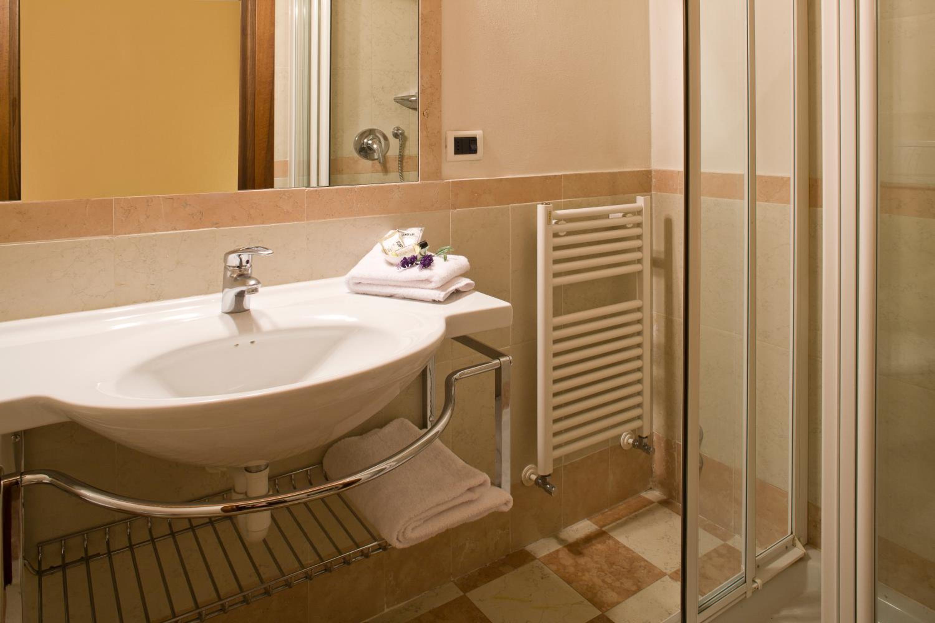 Classic Double or Twin Room photo 2