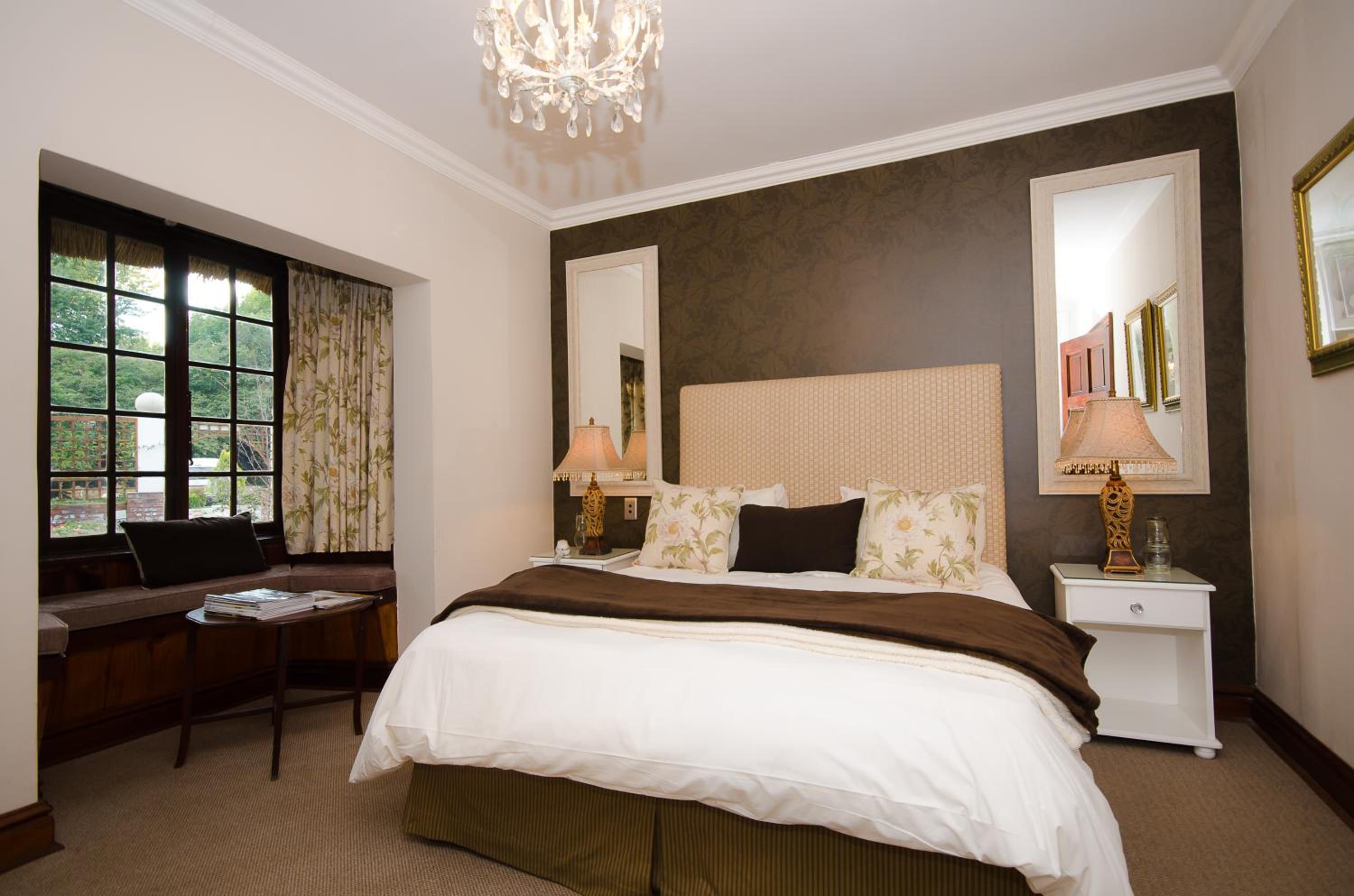 Luxury Family Room - Photo 1
