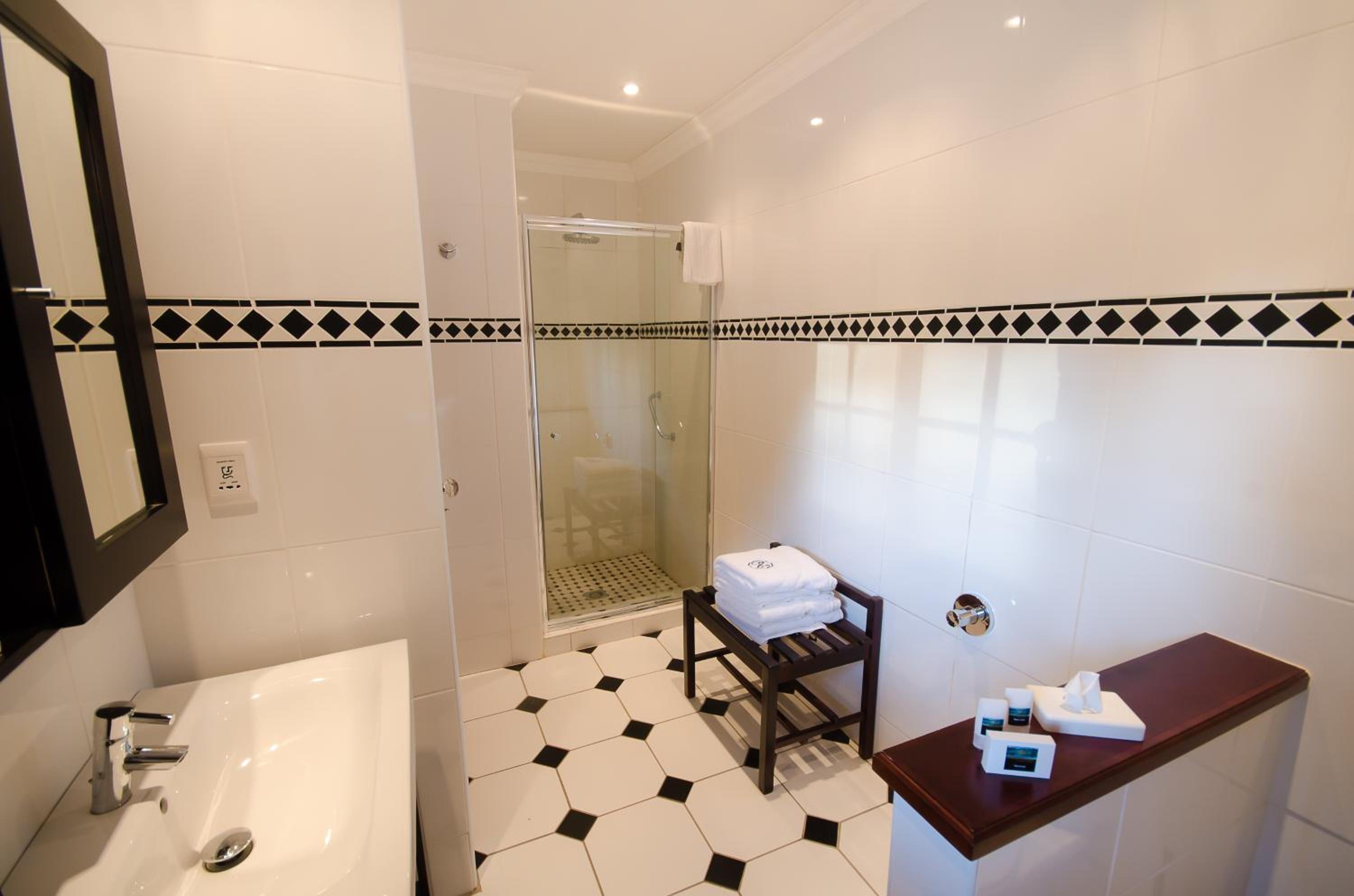Luxury Family Room - Photo 5