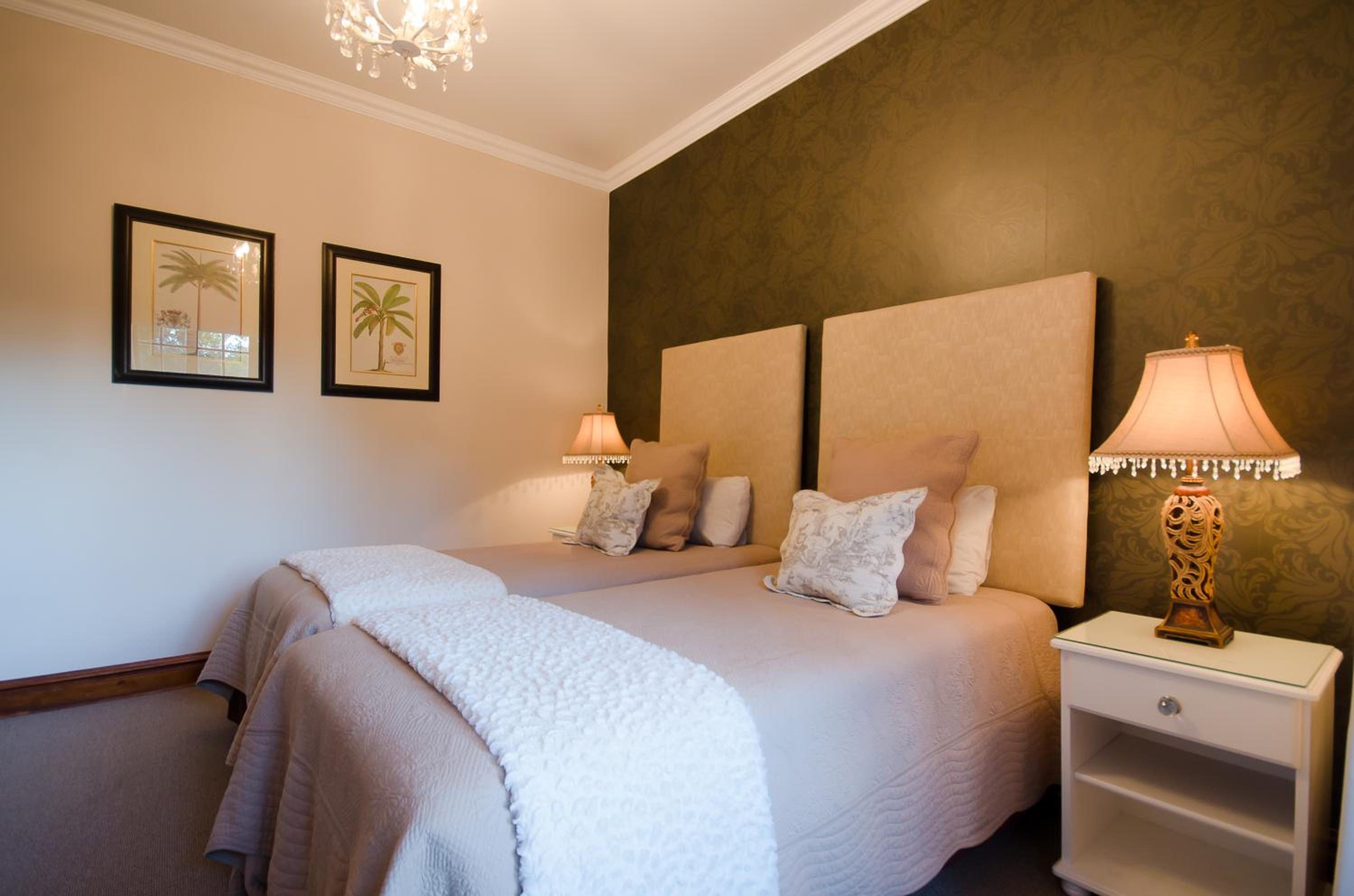 Luxury Family Room - Photo 6