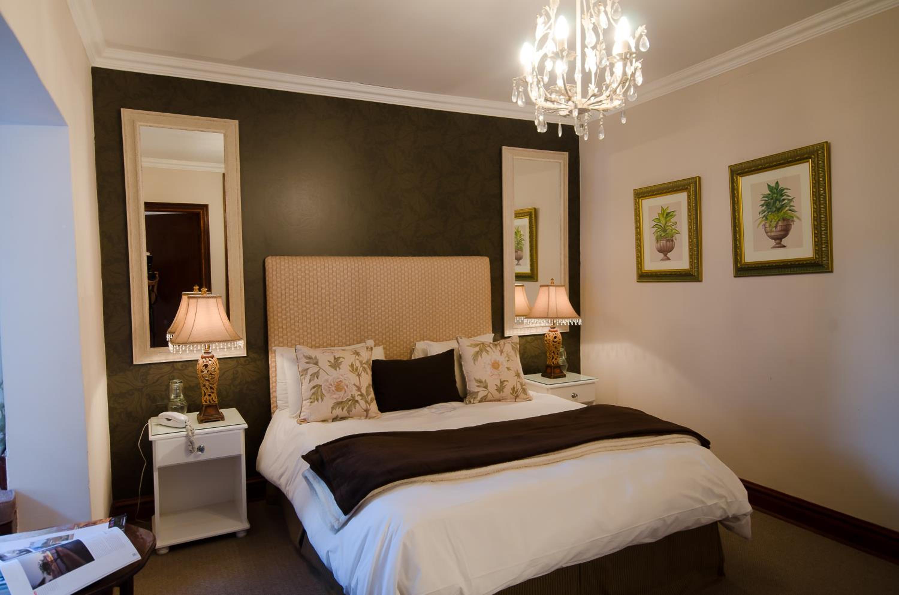 Luxury Family Room - Photo 4