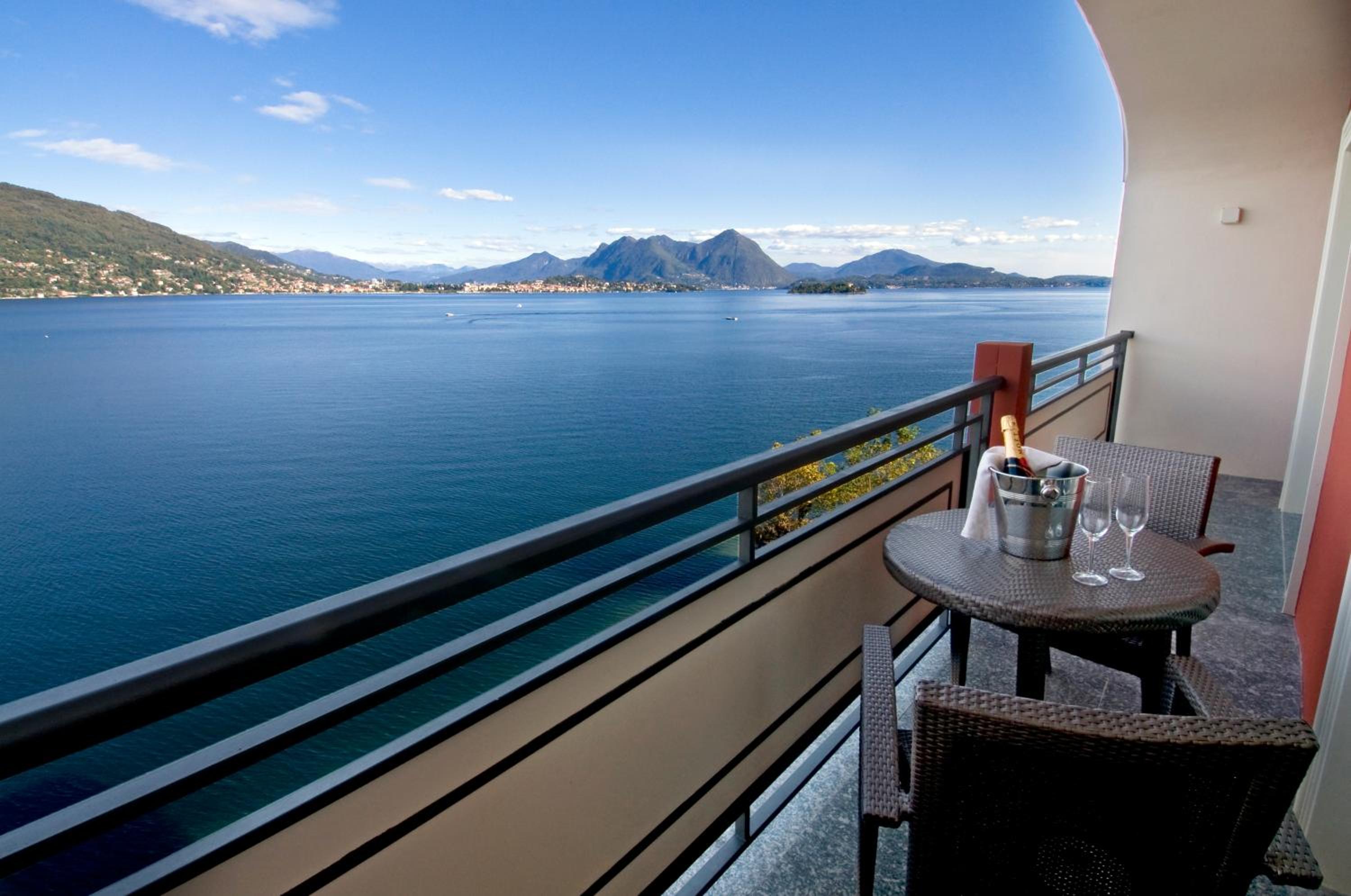 Senior Suite with Lake View - Photo 3