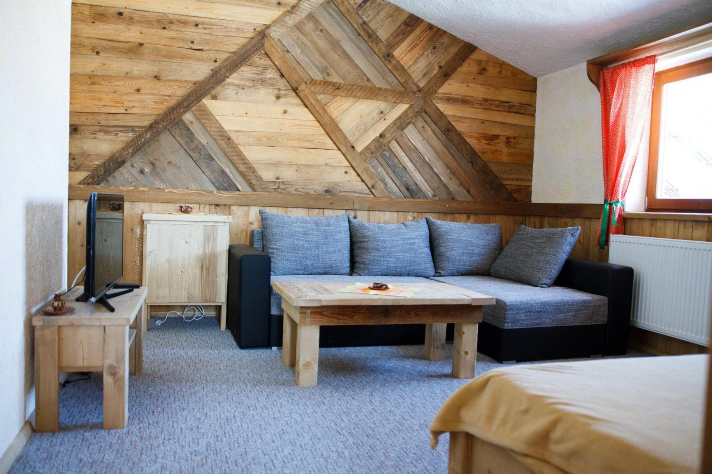 Suite - Photo 1