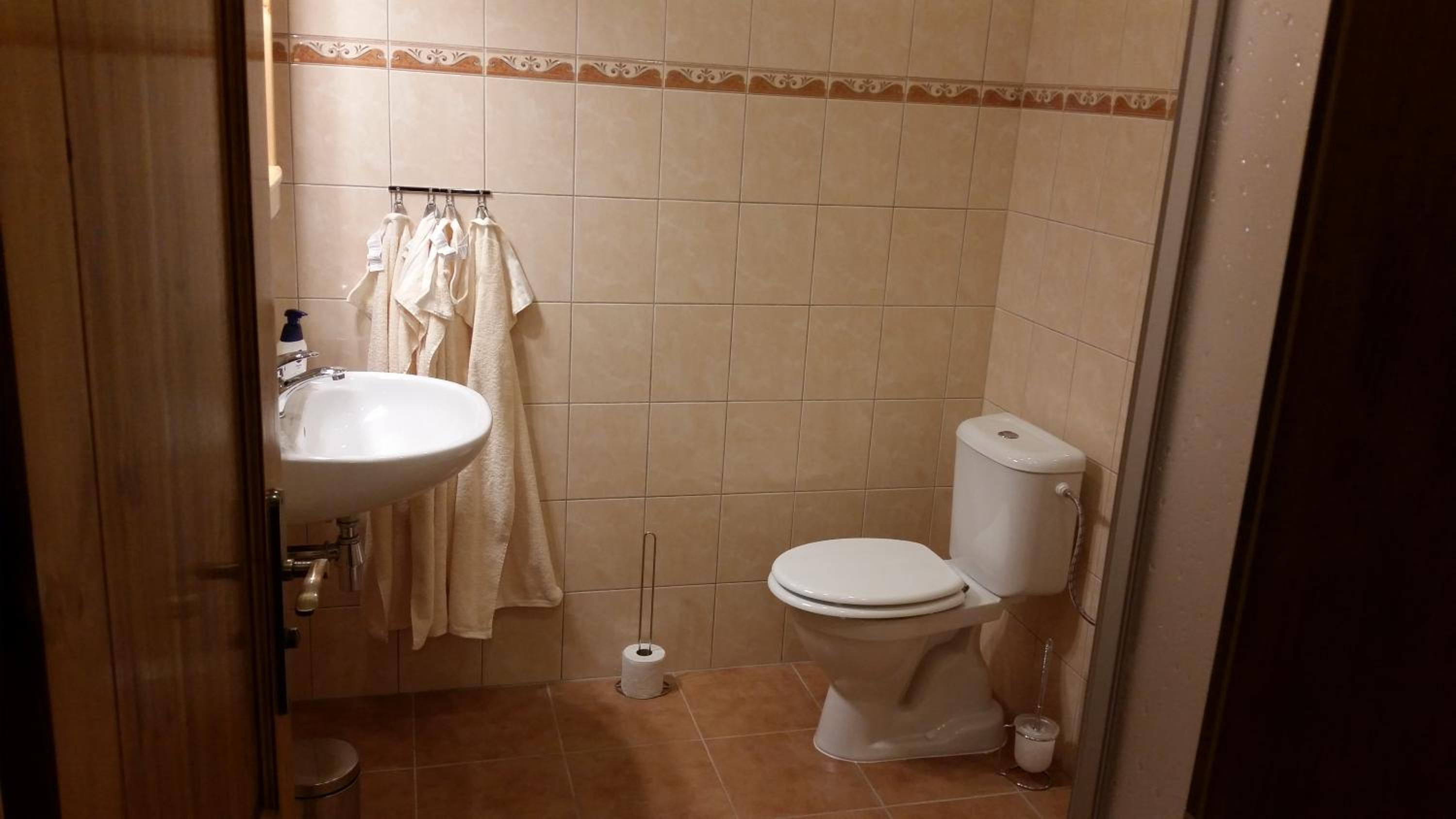 Family Room with Private Bathroom photo 3