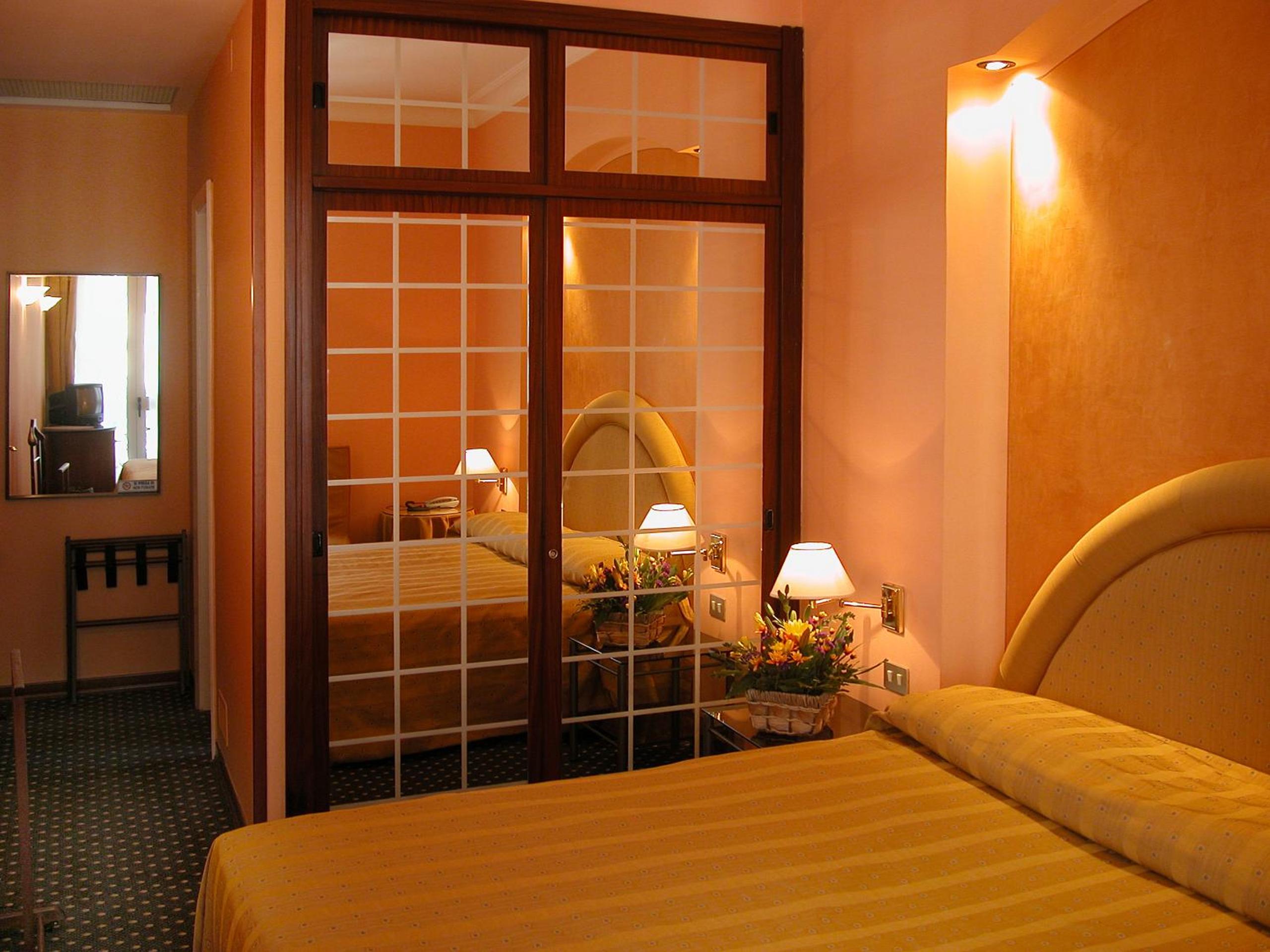 Basic Double or Twin Room - Photo 2