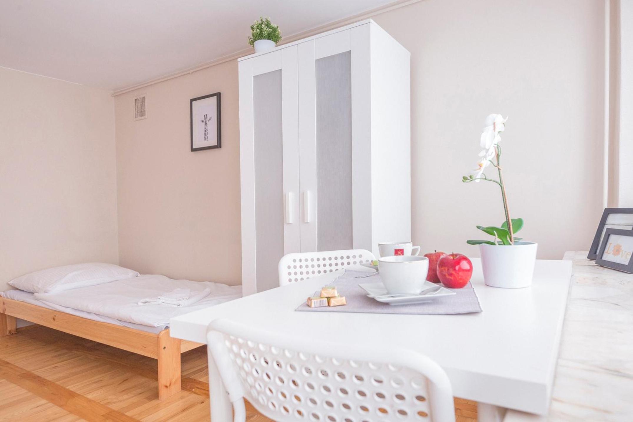 Deluxe Double Room with Balcony - Photo 4
