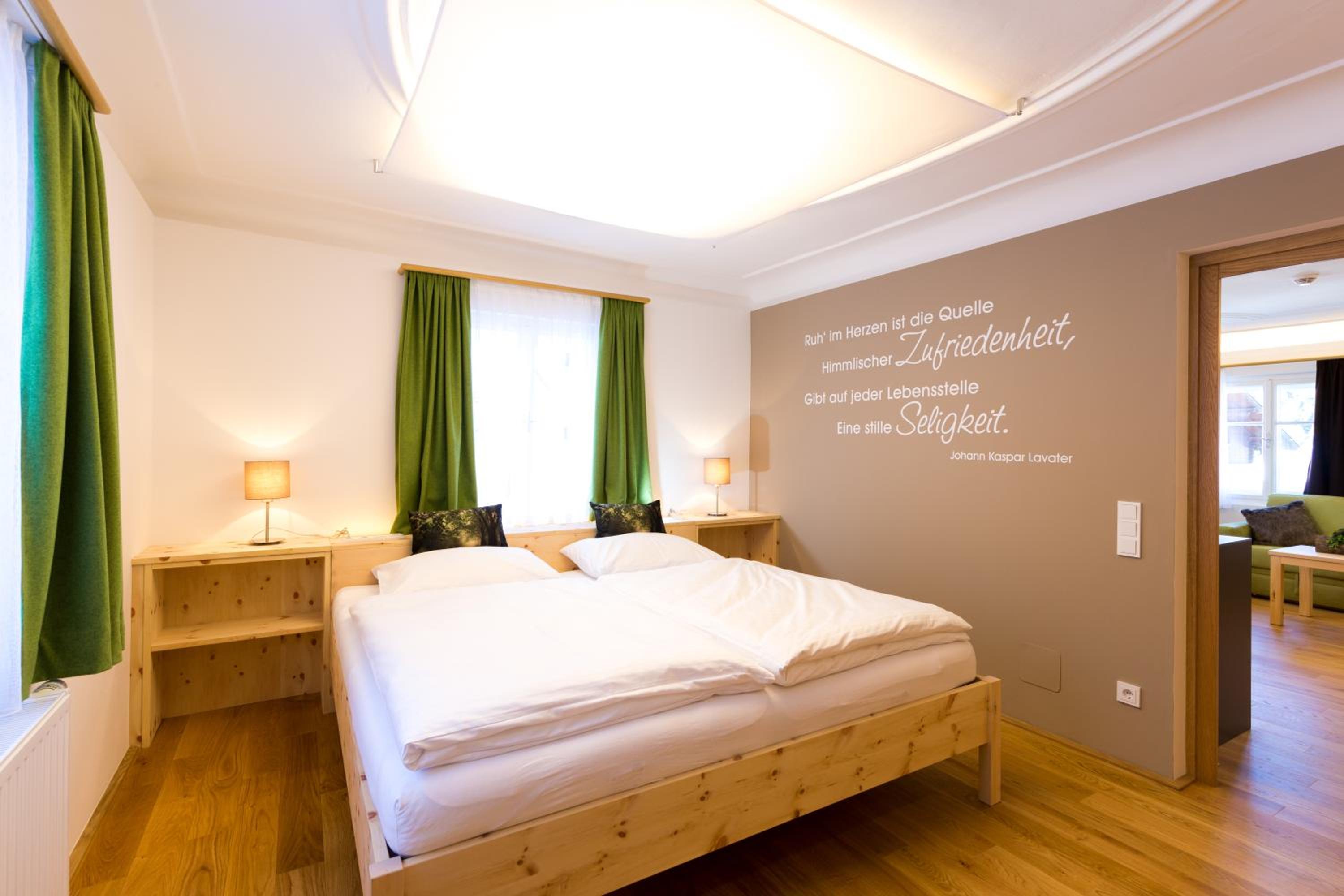 Apartment with Mountain View - Photo 1