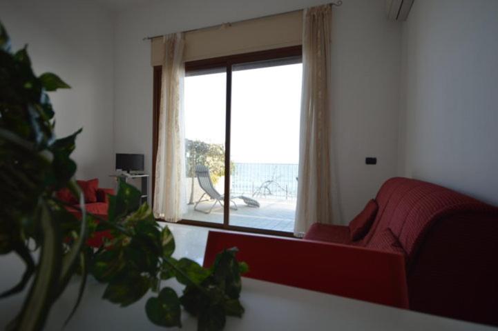 Studio Apartment with Sea View photo 2