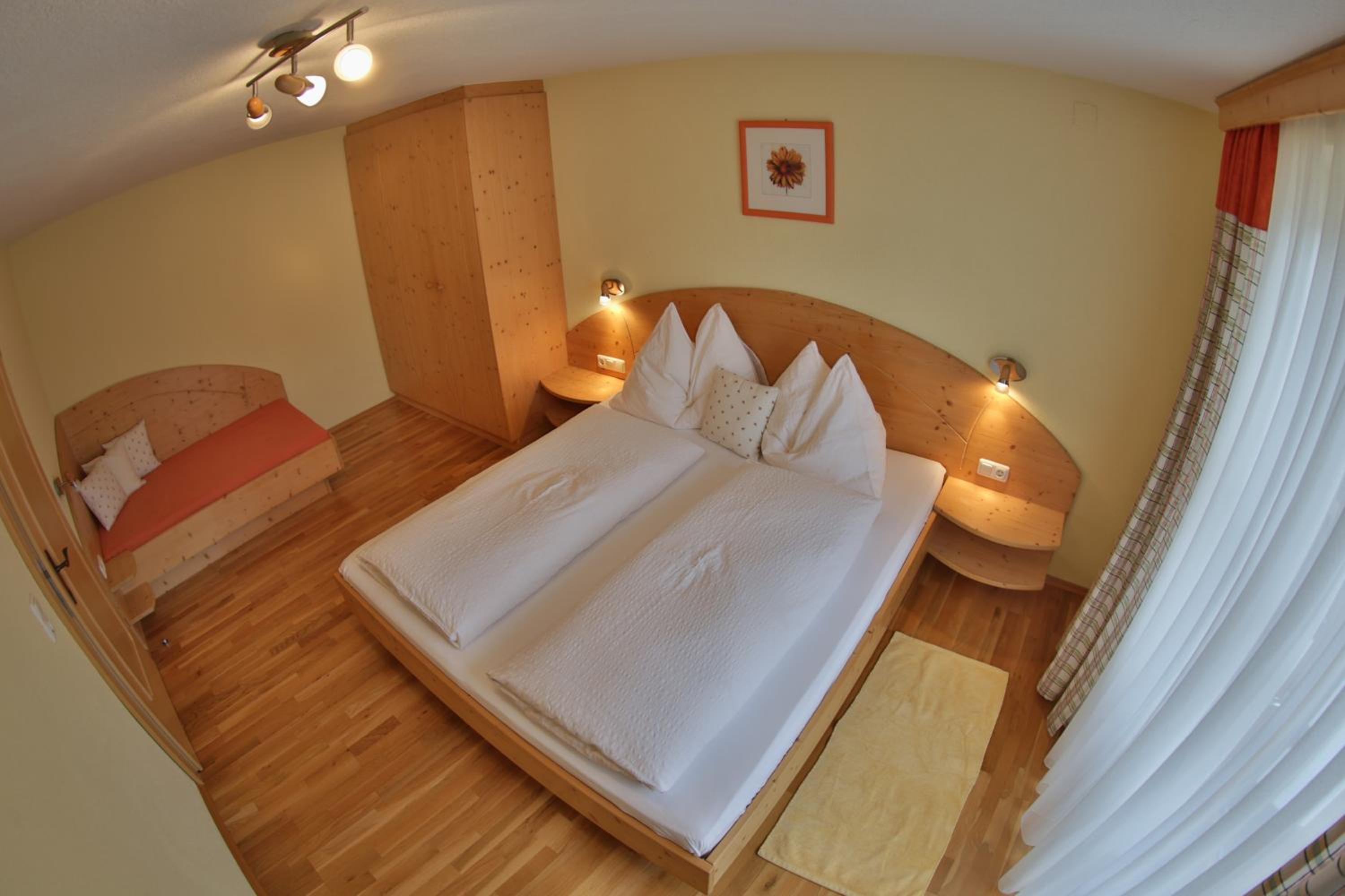 Large One-Bedroom Apartment (2 Adults)
