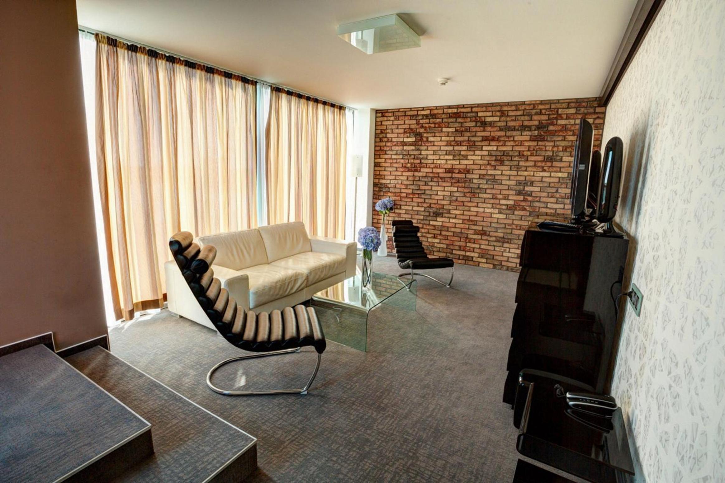 Exclusive PLUS Suite with free Pool and Fitness photo 3