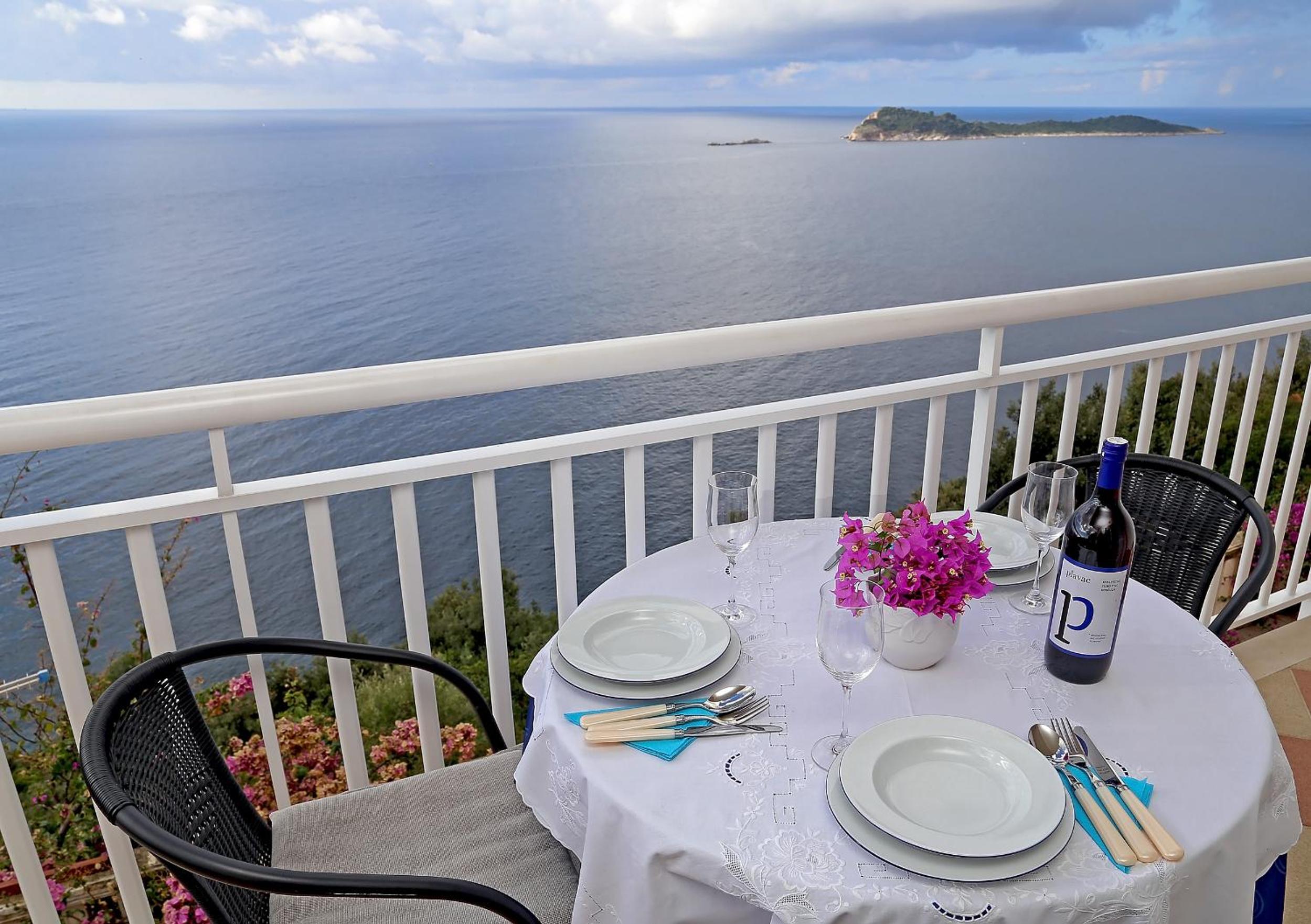 One-Bedroom Apartment with Balcony and Sea View 2 photo 2