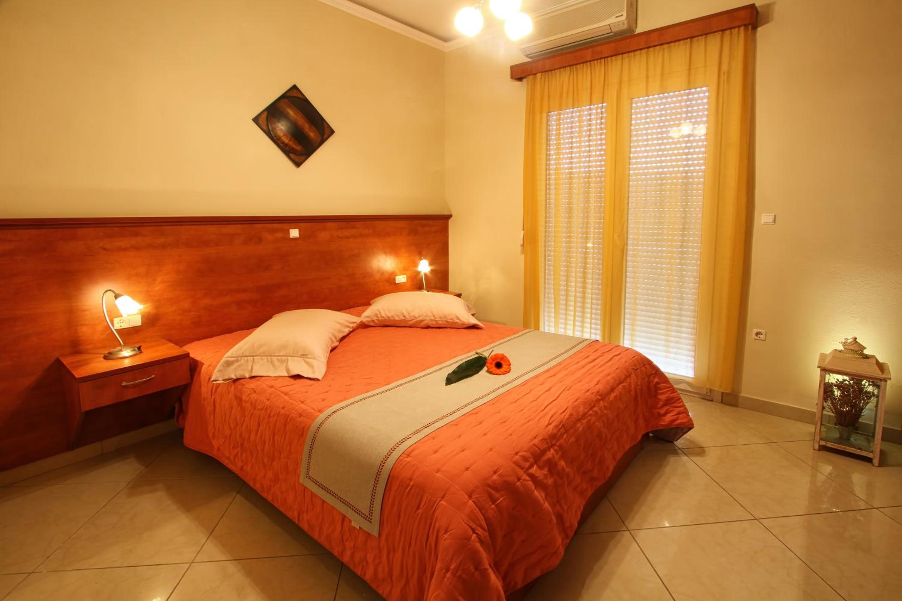 One-Bedroom Apartment (2 Adults) - Photo 1