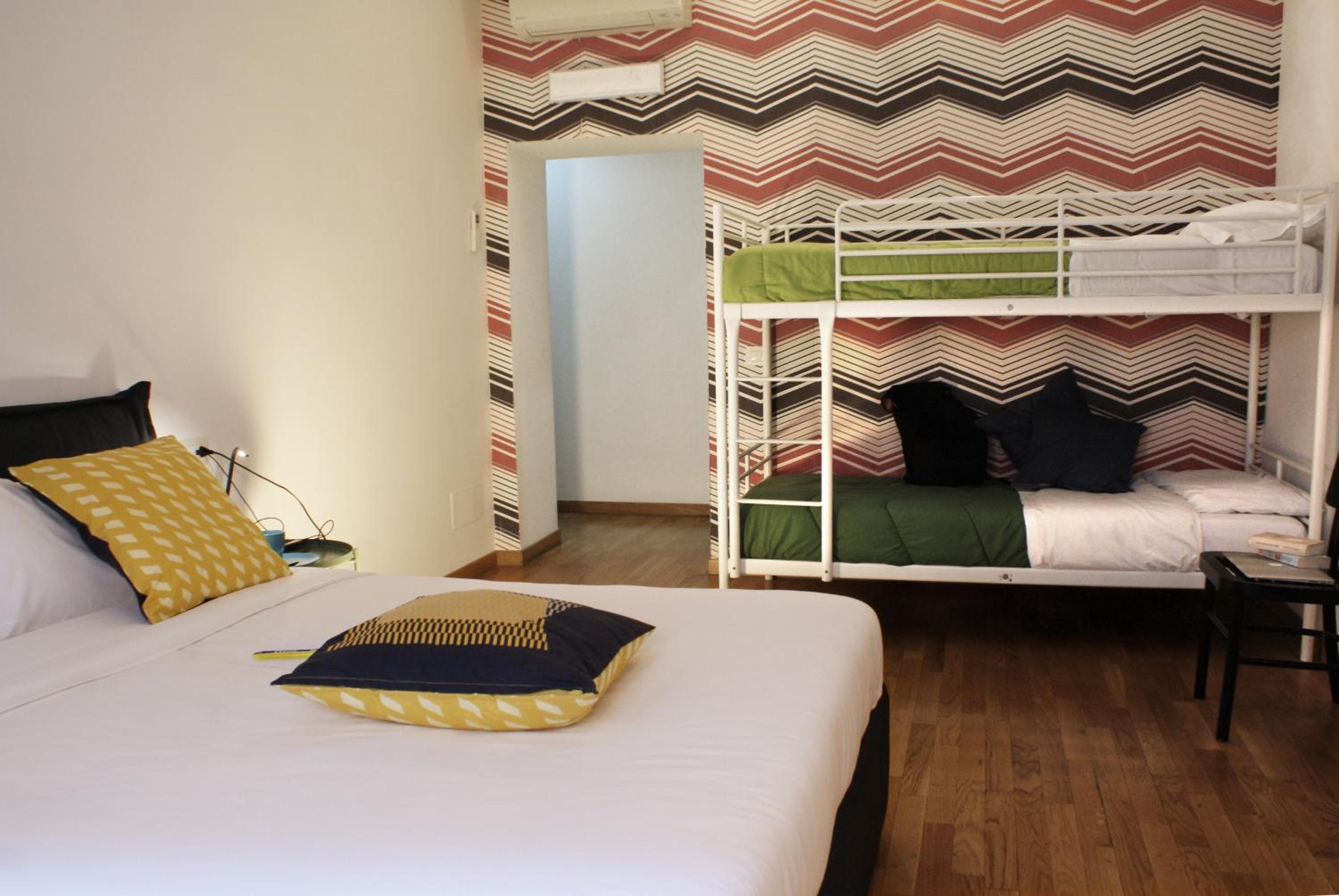 Quadruple Room with Private Bathroom photo 3